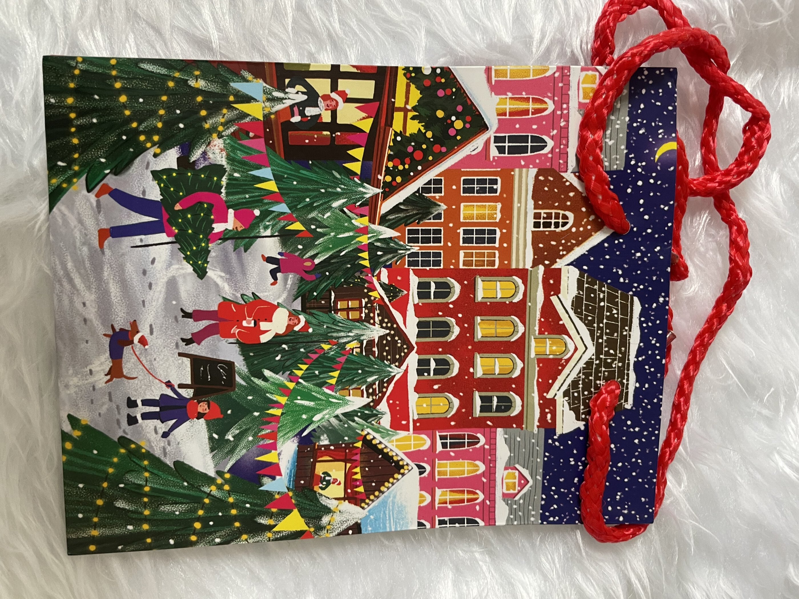 Фотография покупателя товара Пакет подарочный новогодний «Снегирь на ветке», 11.5×14.5×6.5 см - Фото 1