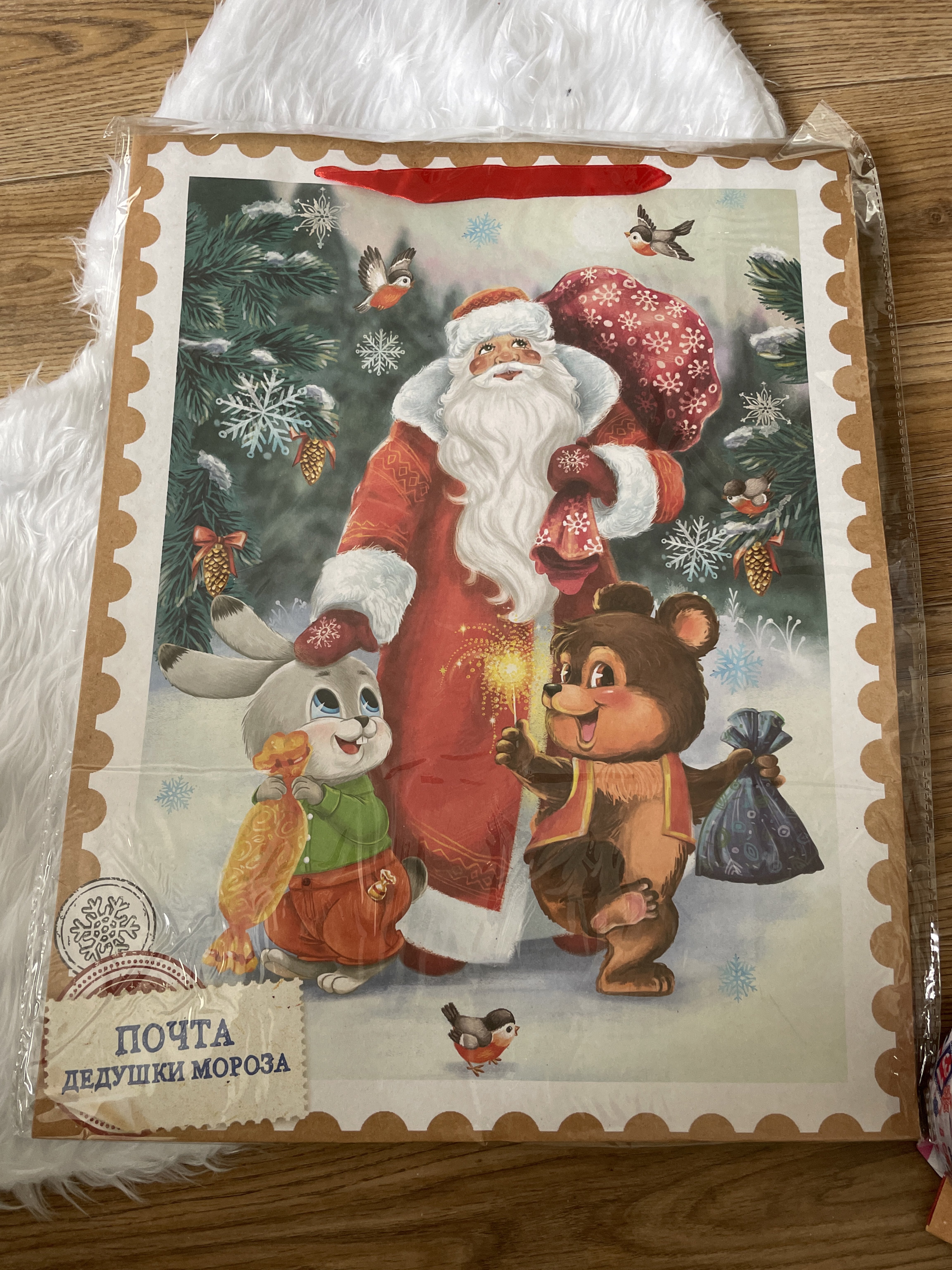 Фотография покупателя товара Пакет подарочный новогодний крафтовый «Новогодняя история», L 40×31×11.5 см - Фото 1