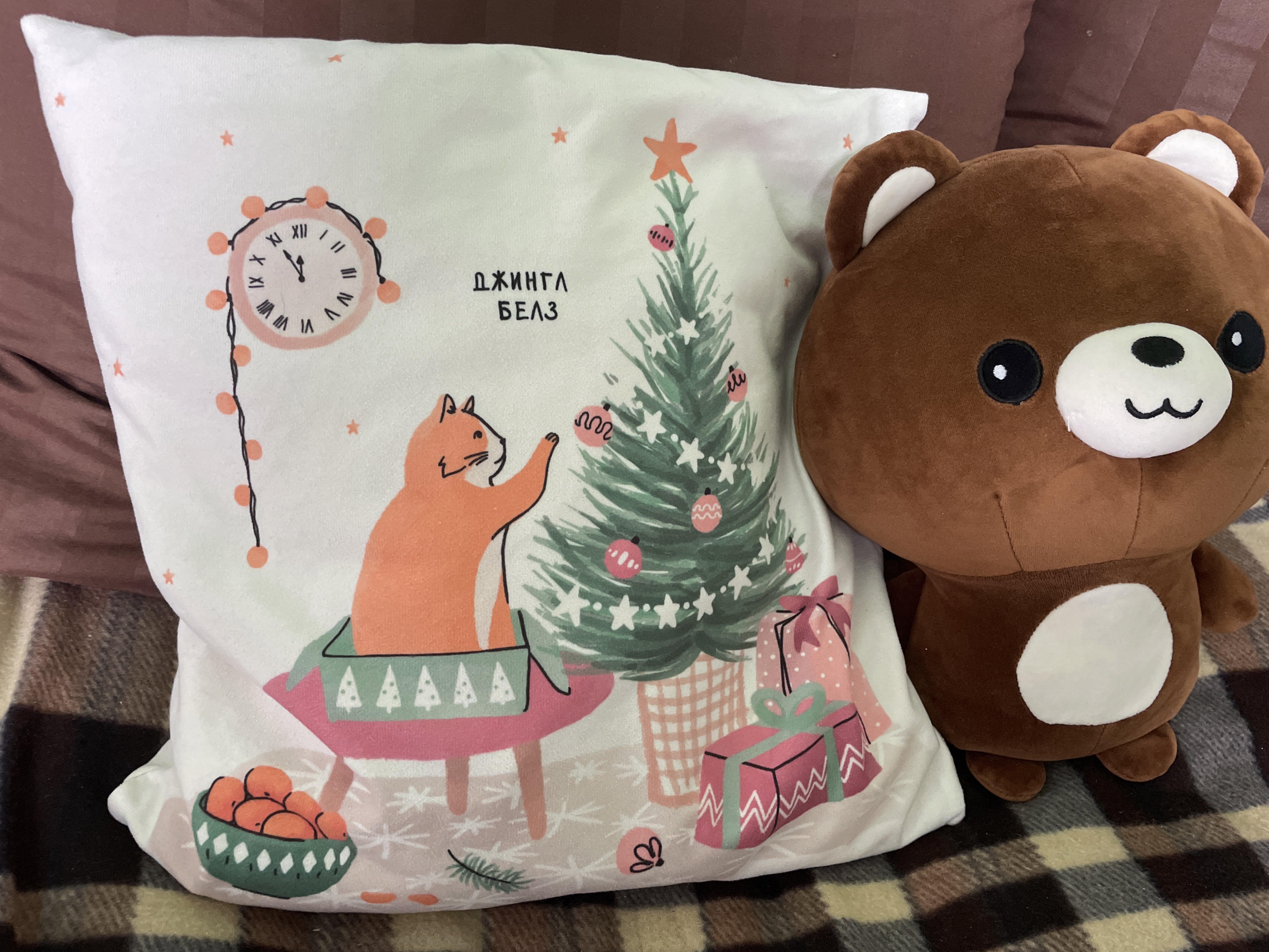 Фотография покупателя товара Наволочка декоративная новогодняя «Этель. Джингл белз» 40×40 см, велюр - Фото 3