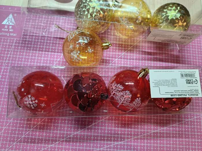 Фотография покупателя товара Ёлочные игрушки «Новогодние забавы», шары новогодние, d=5.5 см, набор 4 шт., шишки геометрия, красный - Фото 1