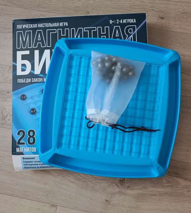 Фотография покупателя товара Уценка Логическая настольная игра «Магнитная битва», (помята упаковка, сколы, трещина на игровом поле) - Фото 3