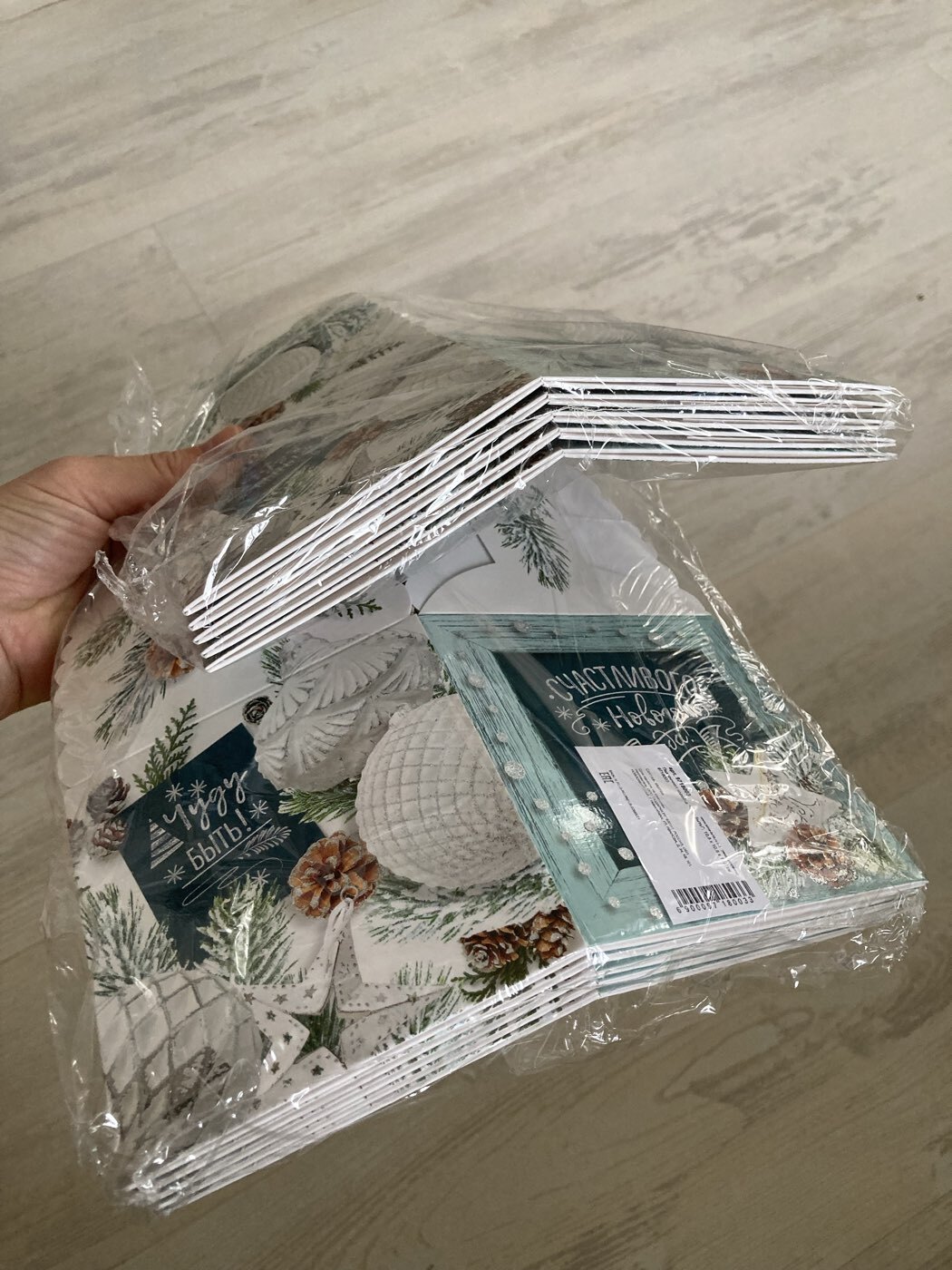 Фотография покупателя товара Подарочная новогодняя коробка «Новогодняя посылочка», 10.8×10.8×10.8 см - Фото 2