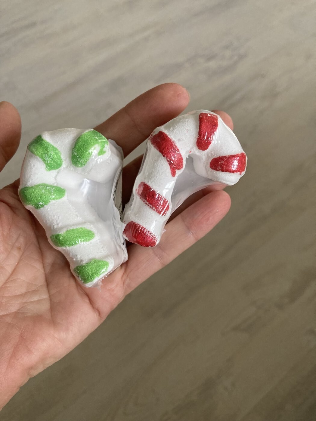 Фотография покупателя товара УЦЕНКА Новогодняя бомбочка для ванны леденец, 100 г - Фото 6