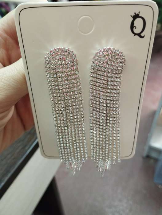 Фотография покупателя товара Серьги висячие со стразами «Лёд» полукруг, белые в серебре - Фото 1