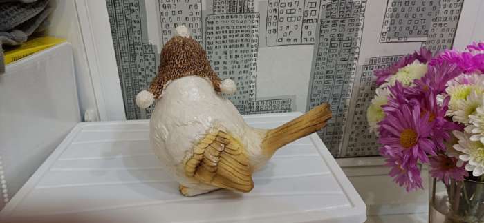 Фотография покупателя товара Фигурка полистоун «Воробей в шапке», 14×9×14 см - Фото 2