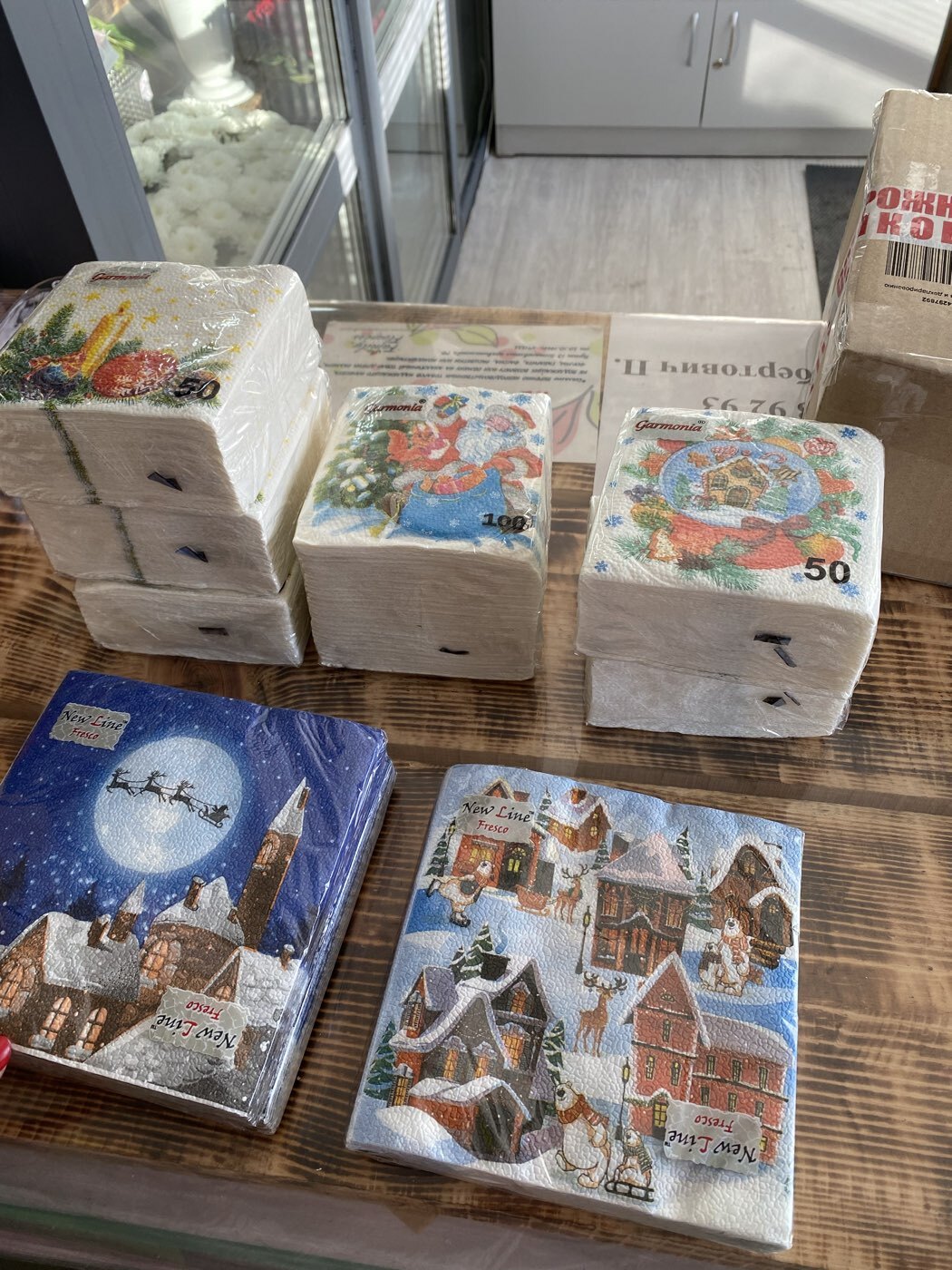 Фотография покупателя товара Салфетки новогодние бумажные Гармония цвета «Волшебный колпак», 24×24 см, 50 шт. - Фото 2