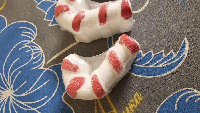 Фотография покупателя товара УЦЕНКА Новогодняя бомбочка для ванны леденец, 100 г - Фото 5