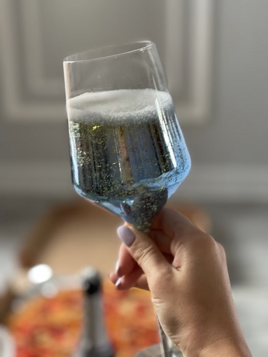 Фотография покупателя товара Бокал из стекла для вина «Мерцание», 500 мл, 8,5×25 см, цвет синий - Фото 3