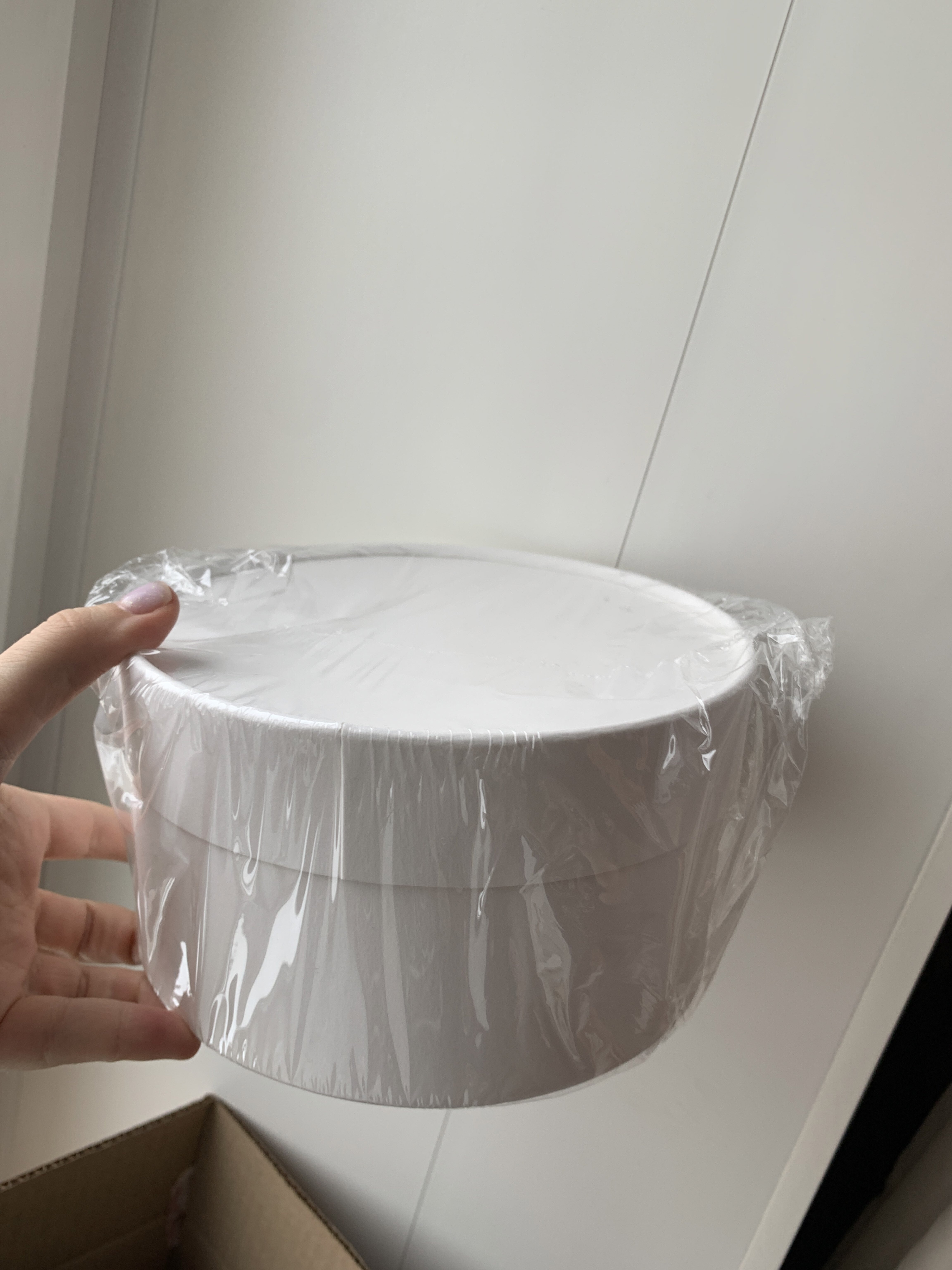 Фотография покупателя товара Подарочная коробка круглая Black, завальцованная без окна, 18×10 см - Фото 1