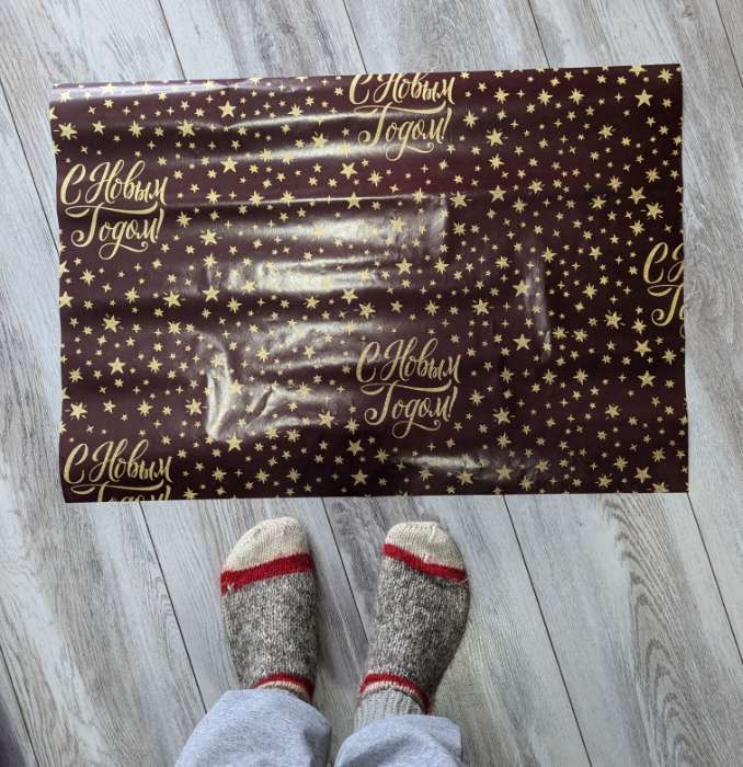 Фотография покупателя товара Бумага упаковочная новогодняя глянцевая «Уютного праздника», 50×70 см - Фото 2