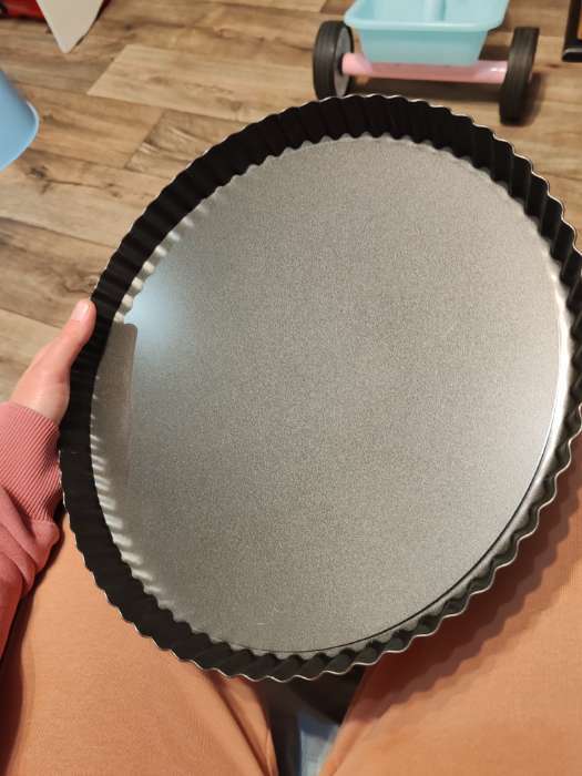 Фотография покупателя товара Форма для выпечки Доляна «Жаклин», d=32 см, съёмное дно, антипригарное покрытие, чёрная - Фото 3