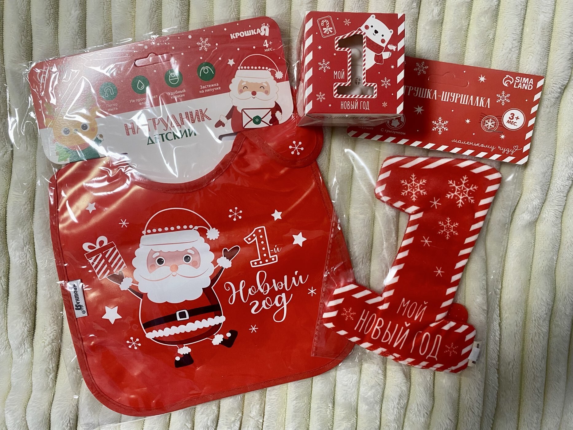 Фотография покупателя товара Нагрудник для кормления новогодний «Наше счастье, красная клетка», непромокаемый на липучке, с карманом, зеленый - Фото 4