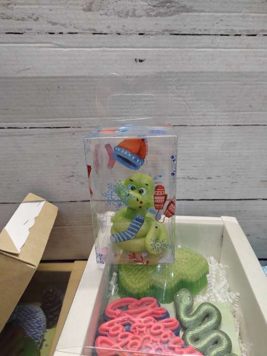 Фотография покупателя товара Коробка подарочная новогодняя складная ПВХ «С Праздником!» 6×6×10 см - Фото 2