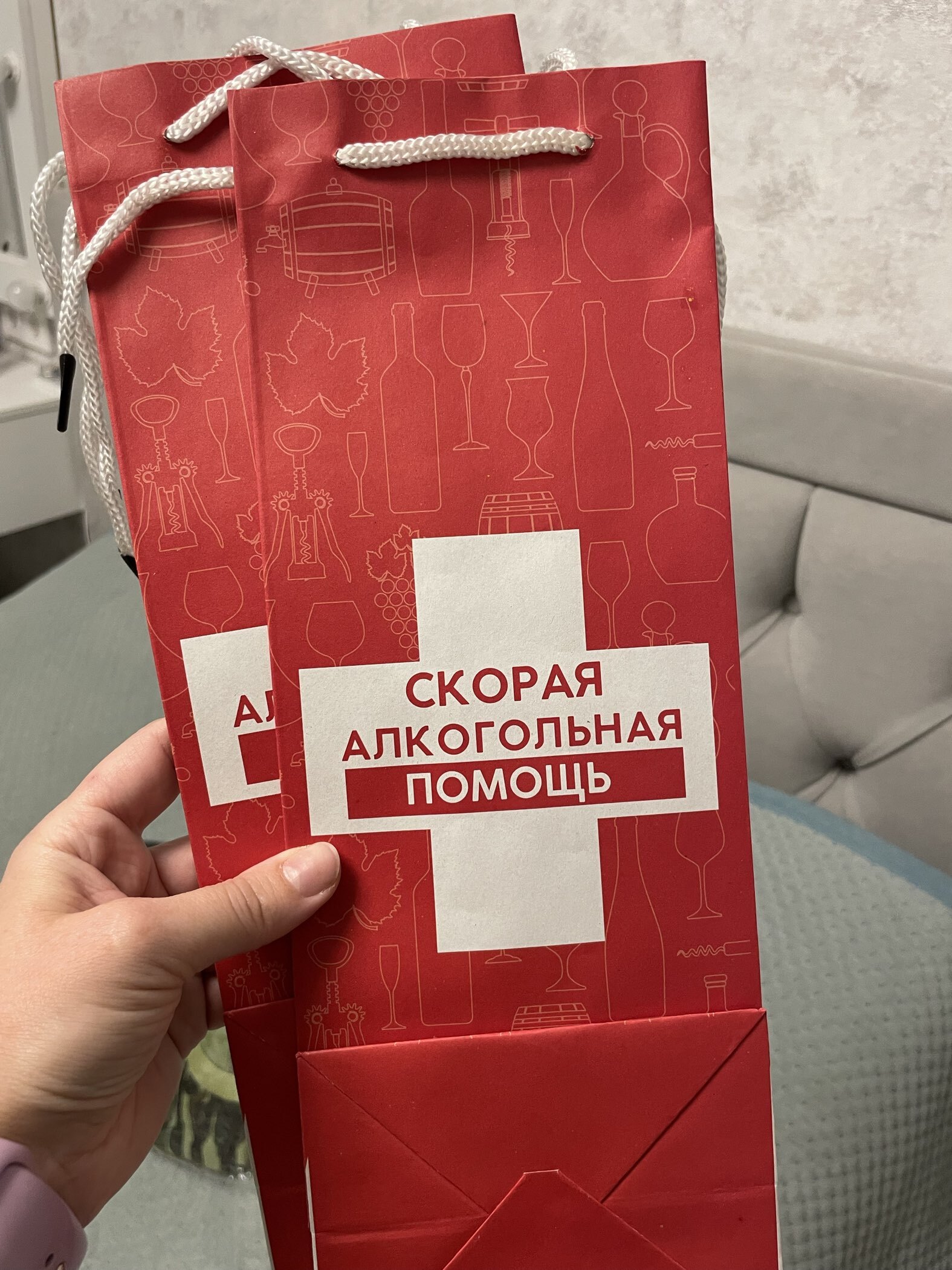 Фотография покупателя товара Пакет подарочный под бутылку, упаковка, «Цветы», 36 х 13 х 10 см - Фото 2