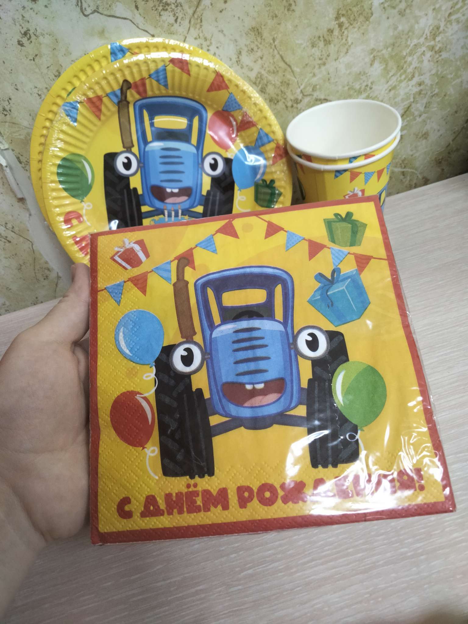 Фотография покупателя товара Салфетки бумажные "С днём рождения", 33х33 см, 20 штук, 3-х слойные, Синий трактор - Фото 1