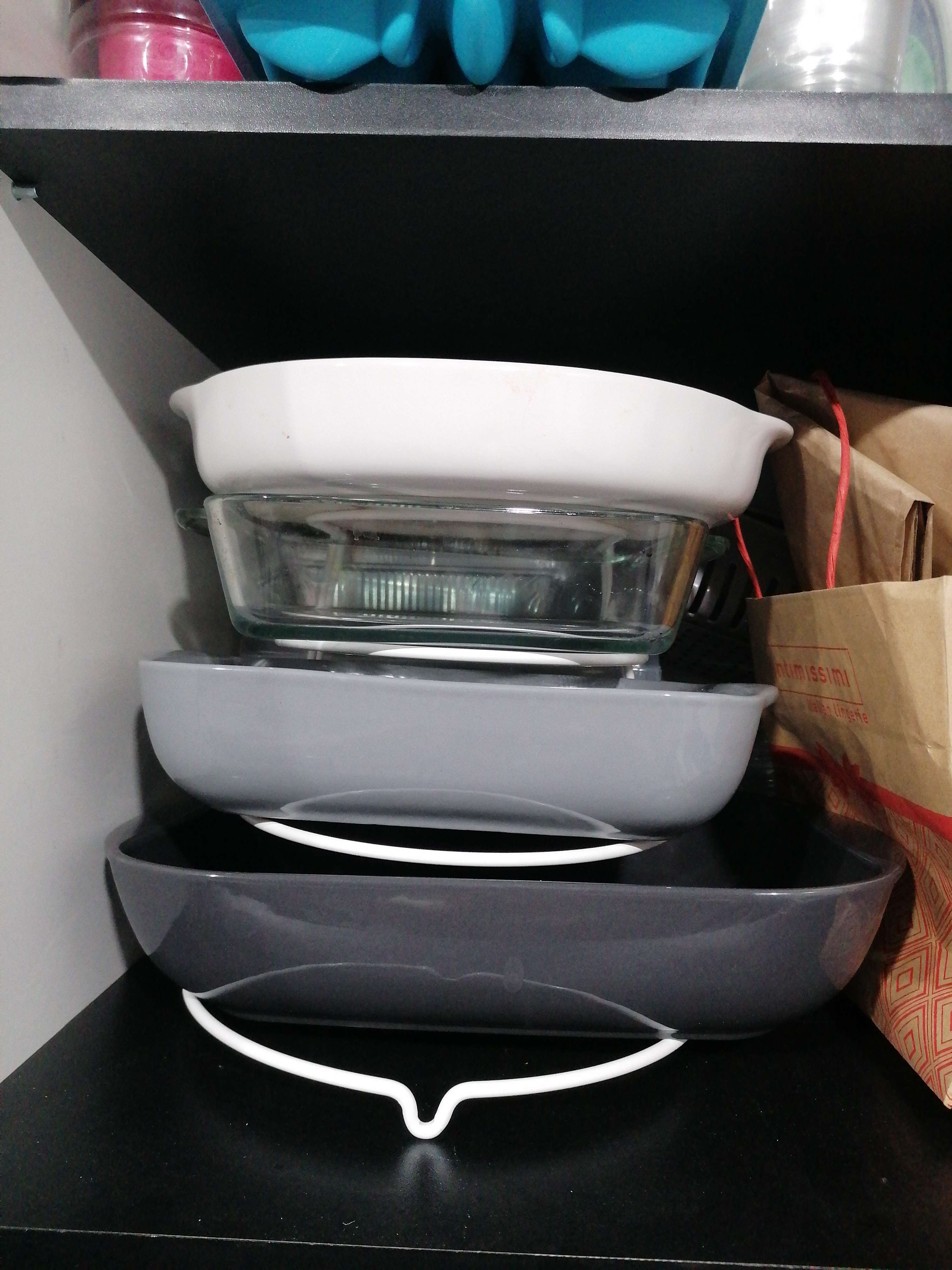 Фотография покупателя товара Подставка для хранения сковородок настольная, 3 отделения, 23×24×27 см, цвет белый - Фото 1