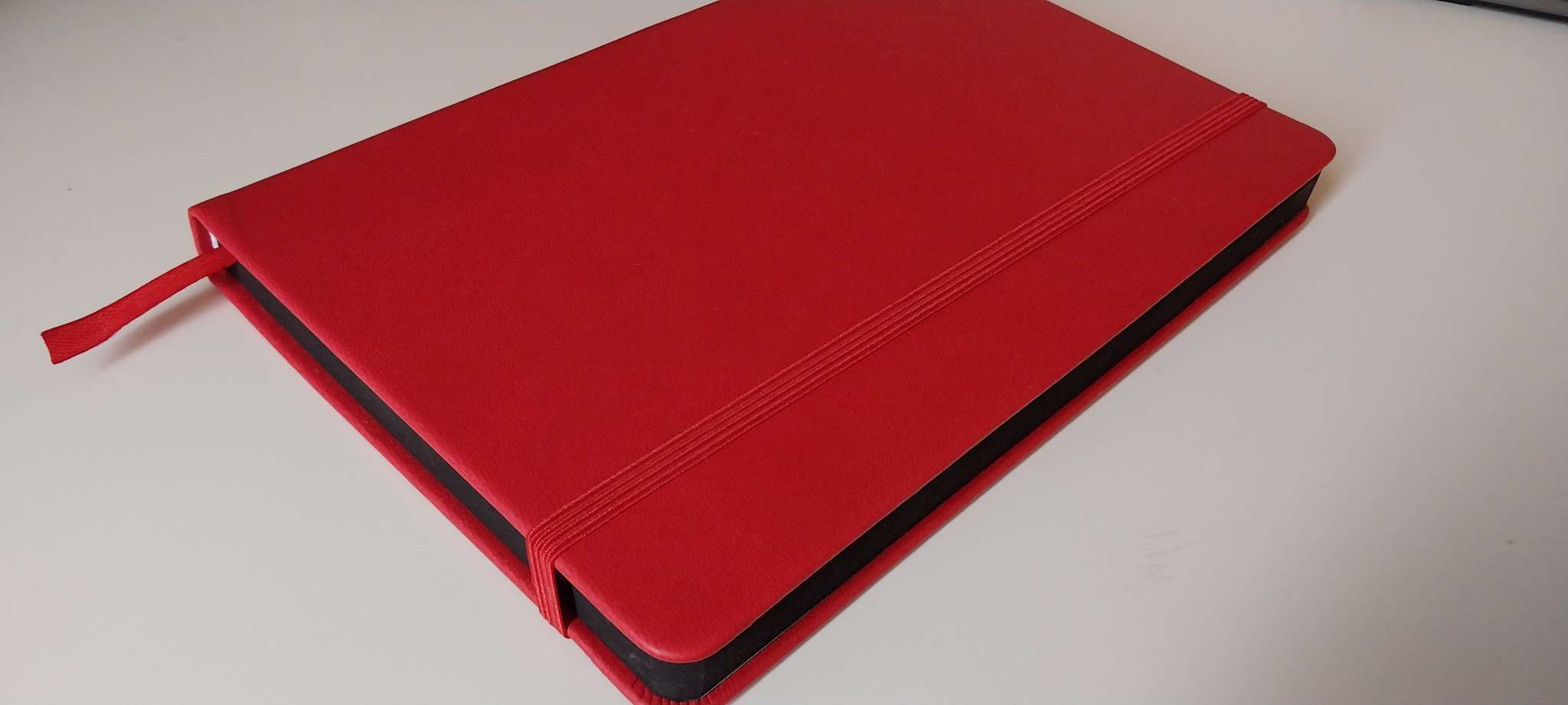 Фотография покупателя товара Ежедневник недатированный A5, 140л, клетка, кожзам, на резинке, черный срез, Красный - Фото 1