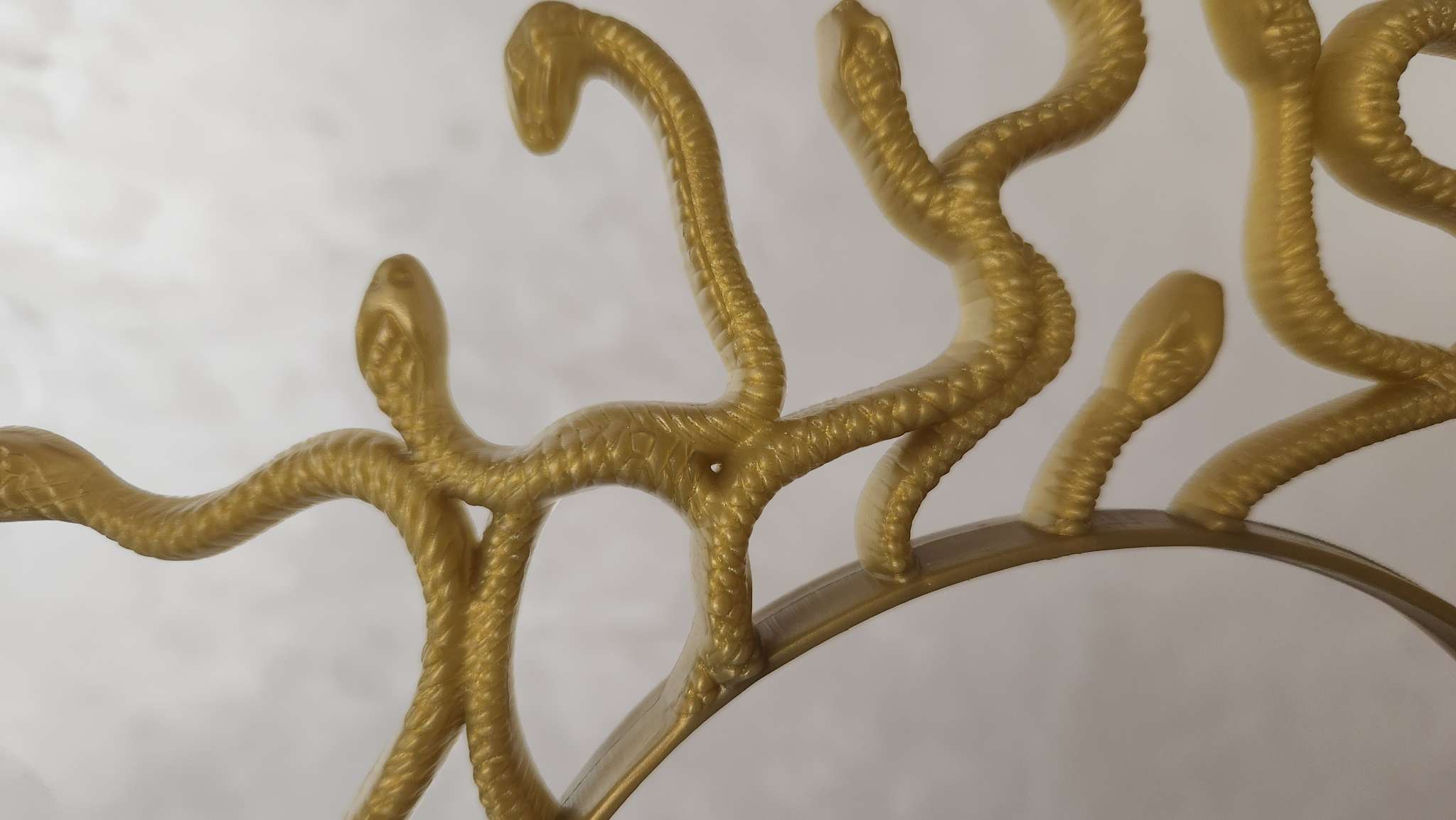 Фотография покупателя товара Карнавальный ободок «Горгона», золотой, 28×28 см - Фото 7