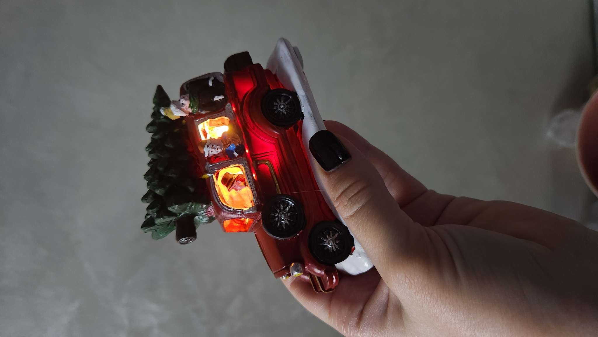 Фотография покупателя товара Светодиодная фигура «Автомобиль с ёлкой», батарейки AG10×3 ( в комплекте), свечение тёплое белое - Фото 6
