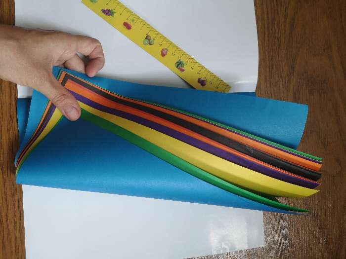 Фотография покупателя товара Бумага цветная двусторонняя А4 на скрепке, 16 листов, 8 цветов "Каляка-Маляка" - Фото 4