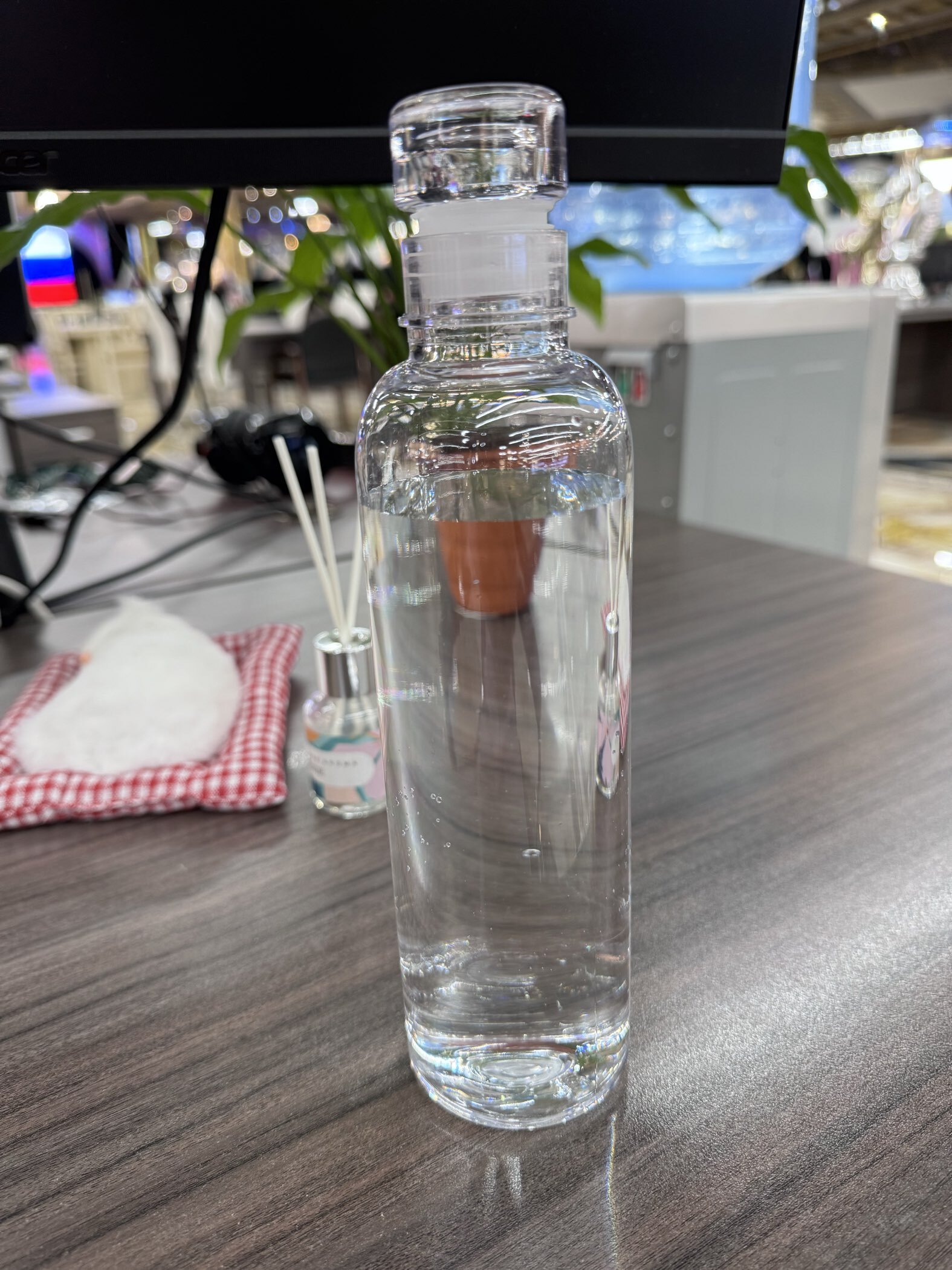 Фотография покупателя товара Бутылка для воды Доляна, 500 мл, 6×6×22.5 см, полистирол, цвет прозрачный - Фото 2