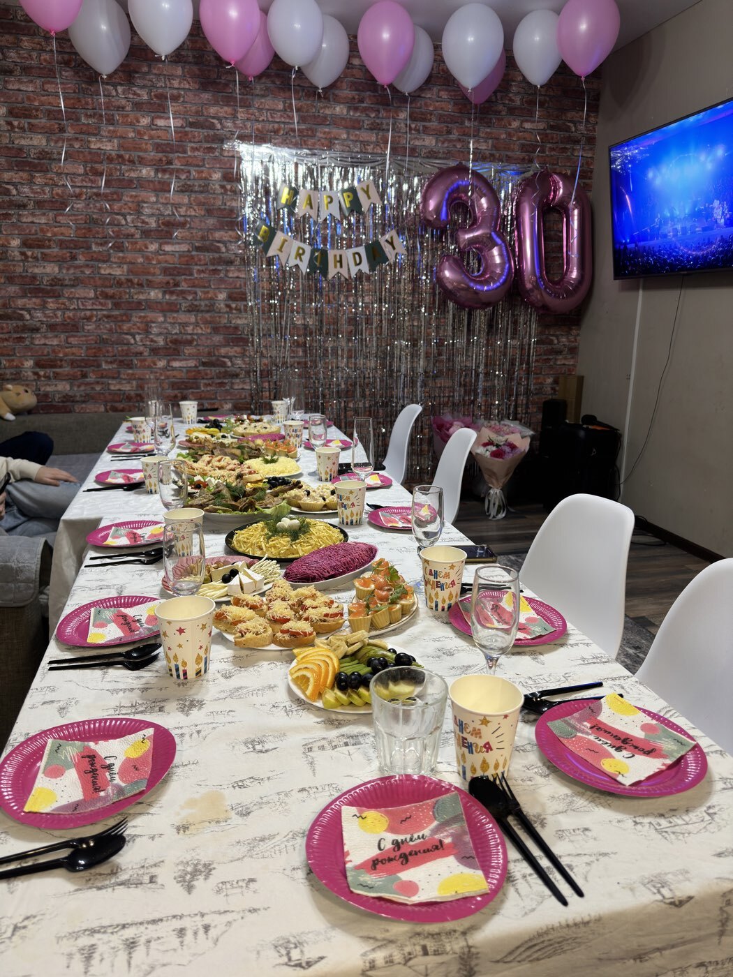 Фотография покупателя товара Тарелка одноразовая бумажная однотонная, розовая - Фото 1