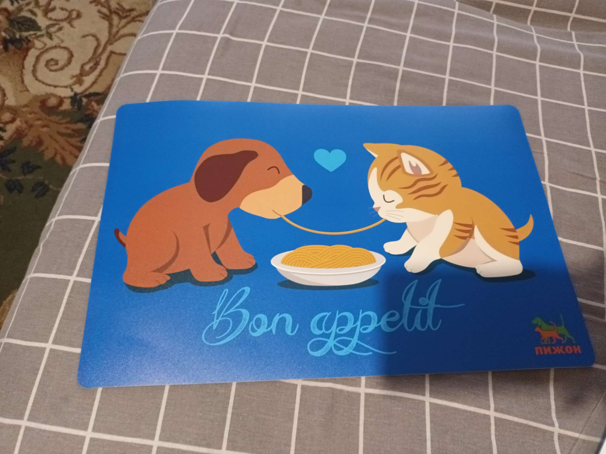 Фотография покупателя товара Коврик под миску Пижон «Вместе вкуснее» с нескользящим основанием 43×28 см - Фото 1