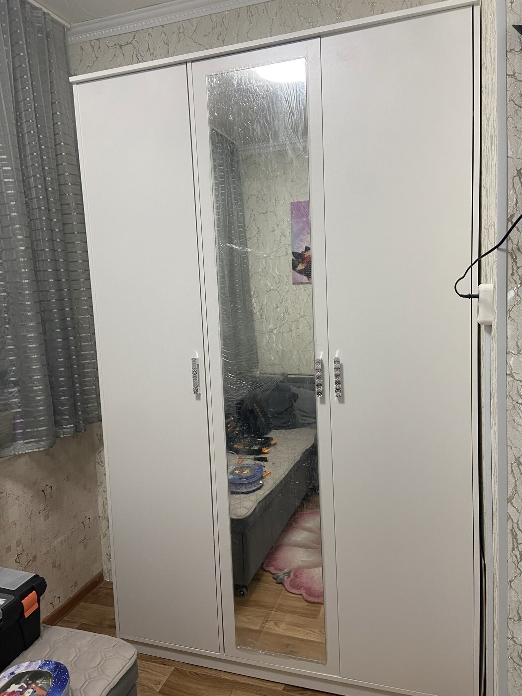 Фотография покупателя товара Шкаф прямой трёхстворчатый «Орион», с зеркалом, 1413×450×2300 мм, цвет белый - Фото 2