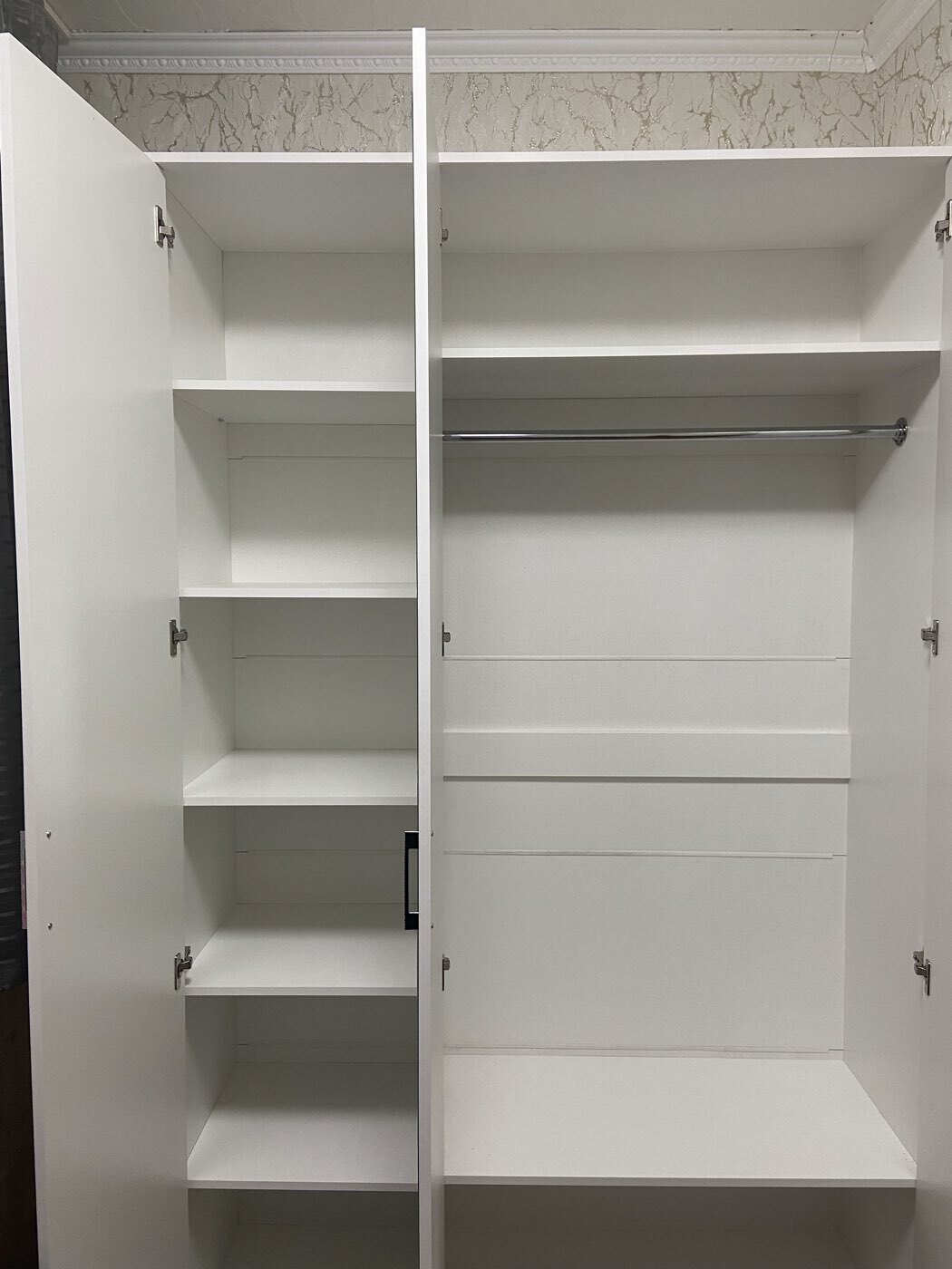 Фотография покупателя товара Шкаф прямой трёхстворчатый «Орион», с зеркалом, 1413×450×2300 мм, цвет белый - Фото 3