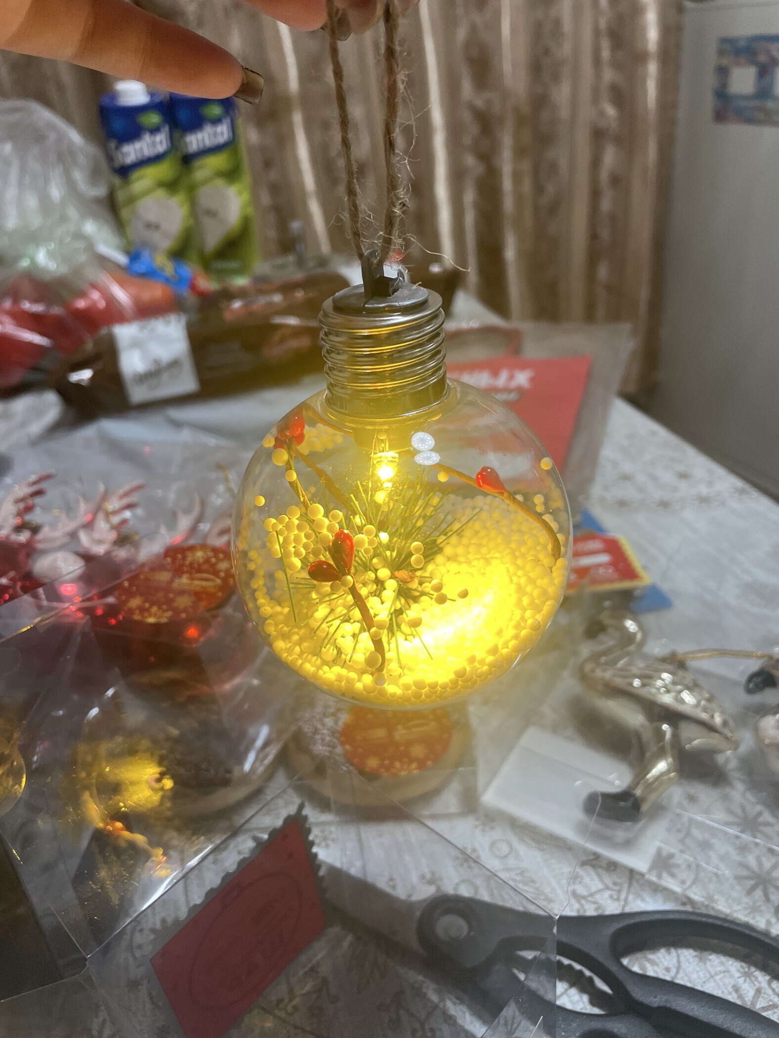 Фотография покупателя товара Ёлочный шар «Еловая ветка», 1 LED, от батареек, свечение тёплое белое - Фото 3