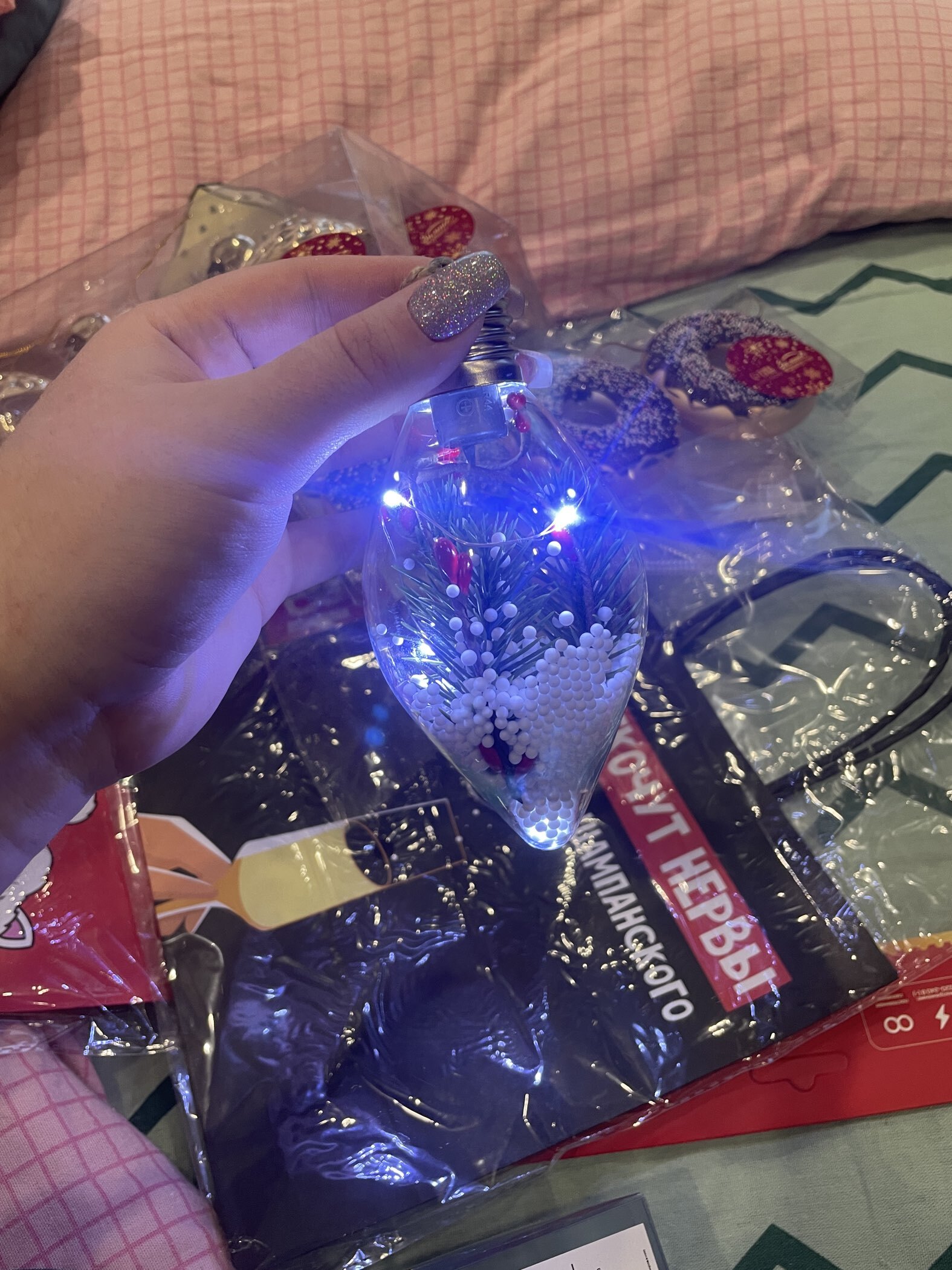 Фотография покупателя товара Ёлочный шар «Ягоды», 5 LED, от батареек, свечение тёплое белое - Фото 1