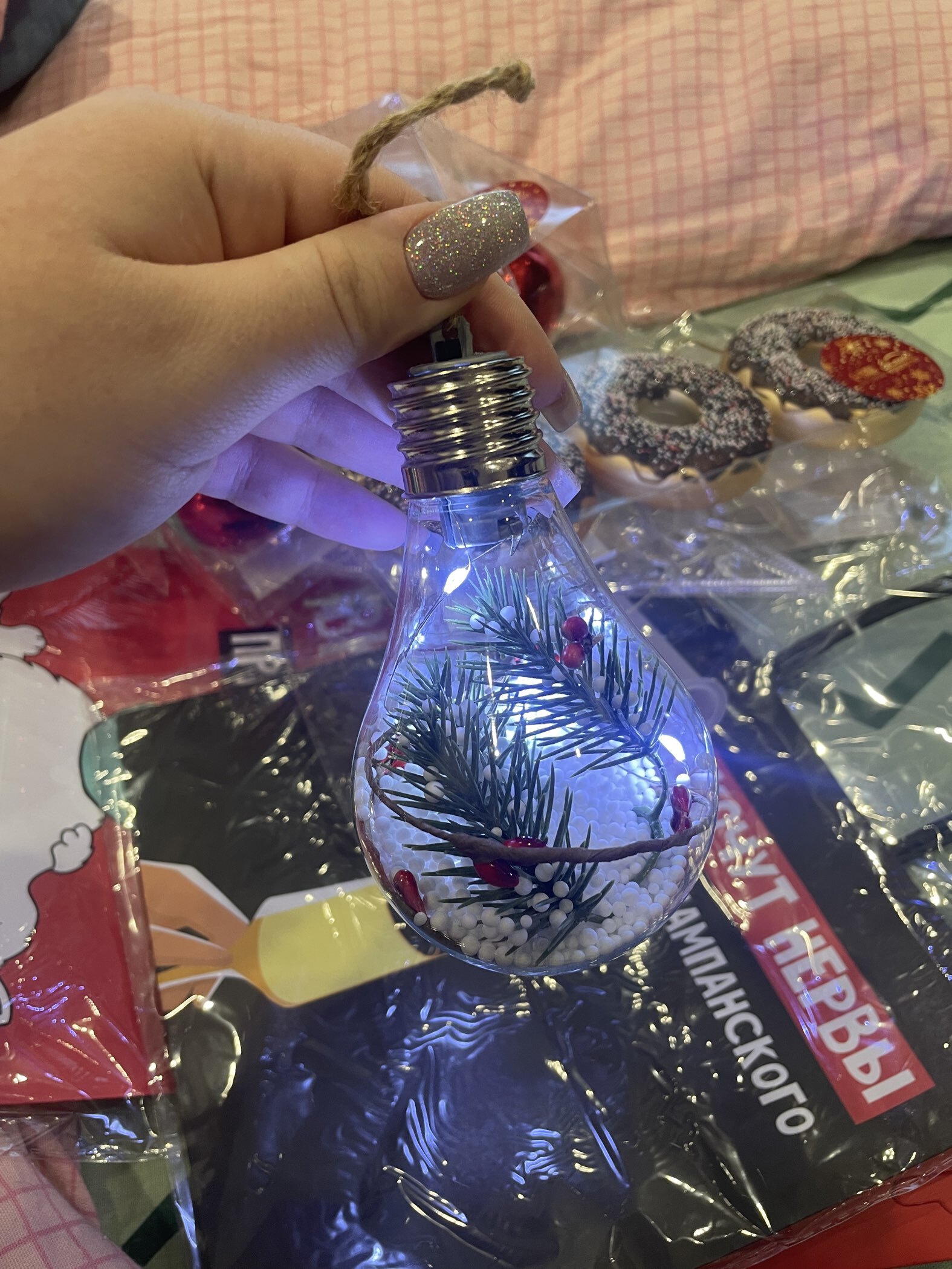 Фотография покупателя товара Ёлочный шар «Шишки», 5 LED, от батареек, свечение белое - Фото 2