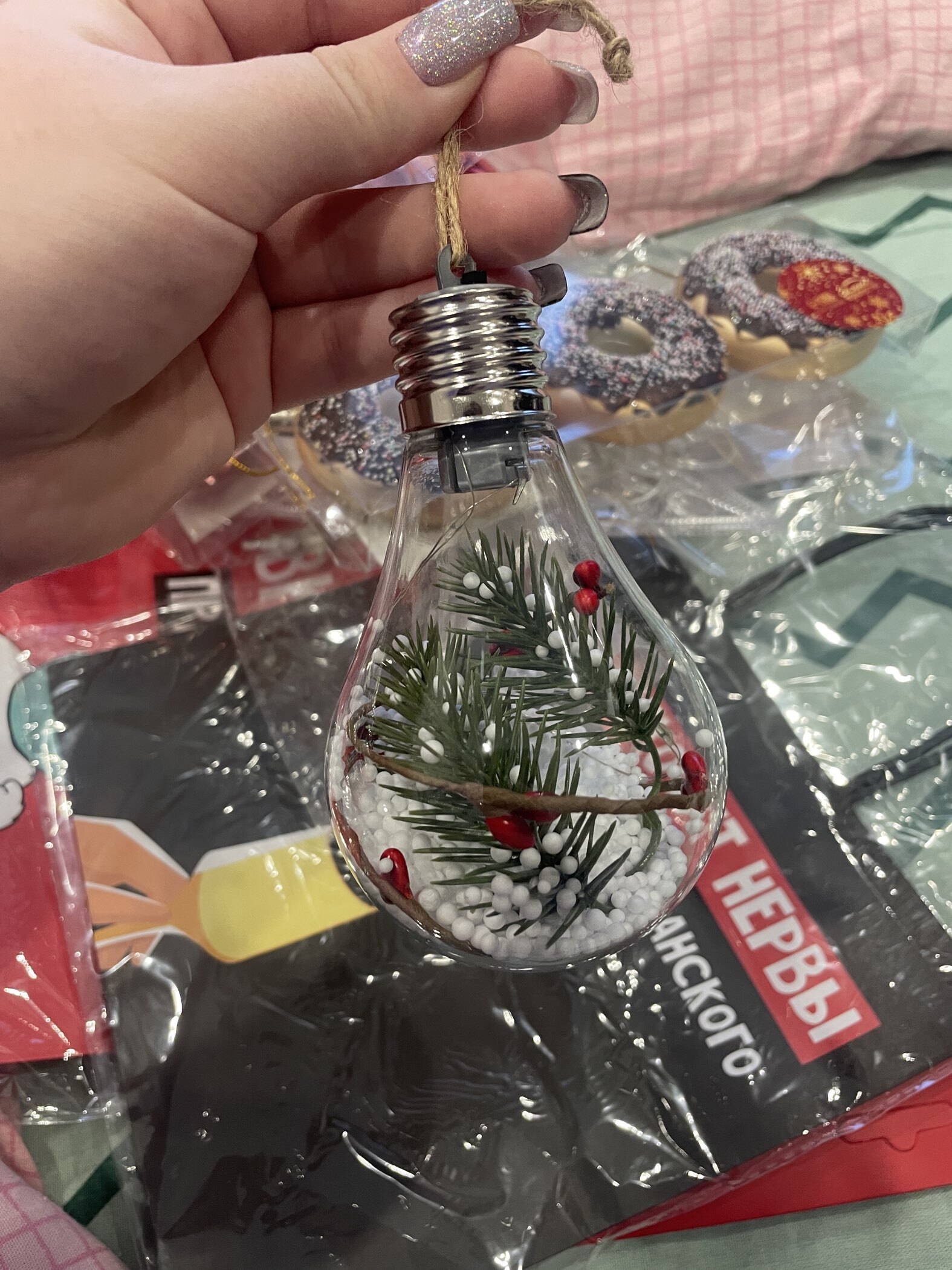 Фотография покупателя товара Ёлочный шар «Шишки», 5 LED, от батареек, свечение белое - Фото 1