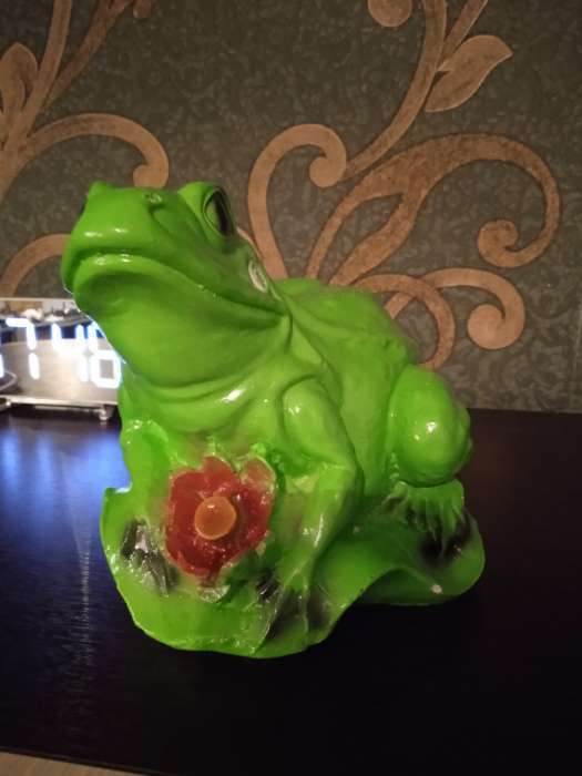 Фотография покупателя товара Садовая фигура из гипса «Лягушка сидит на лавочке», 18×18 см - Фото 1