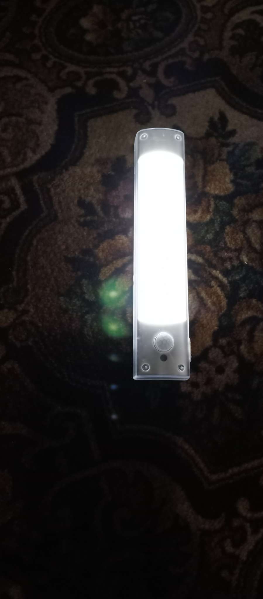 Фотография покупателя товара Светильник светодиодный с датчиком движения, 5 LED, 2 Вт, от батареек 3хAAA, 6500К, свечение холодное белое - Фото 2