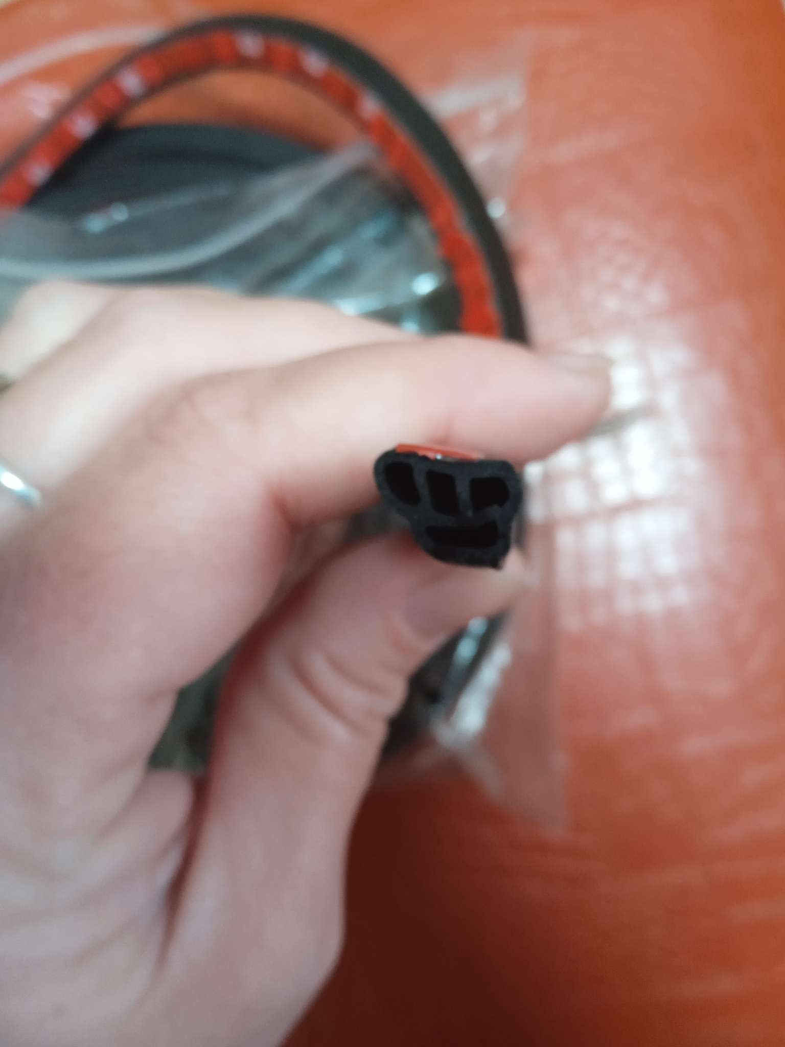 Фотография покупателя товара Уплотнитель двери в автомобиль, q-образный, самоклеящийся, 5 м, черный - Фото 5