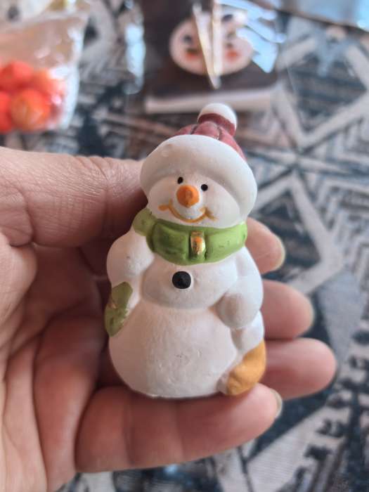 Фотография покупателя товара Фигурка керамика «Снеговичок в красной шапке и зелёном шарфике», 3.5×2.8×6.5 см, МИКС - Фото 1
