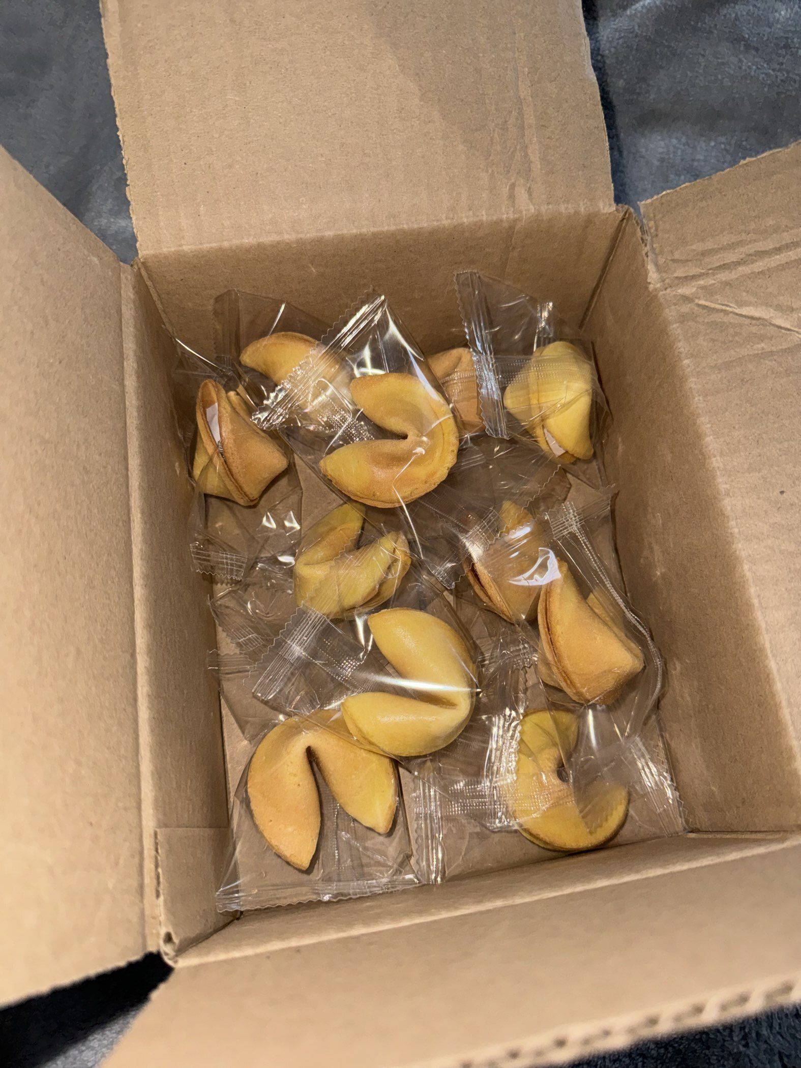 Фотография покупателя товара Печенье песочное с предсказанием: красное, зеленое, чёрное, 20 шт. - Фото 2