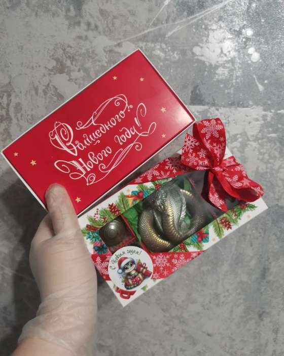 Фотография покупателя товара Коробка под 8 конфет «С Новым годом!», 9.8×17.7×3.5 см - Фото 3