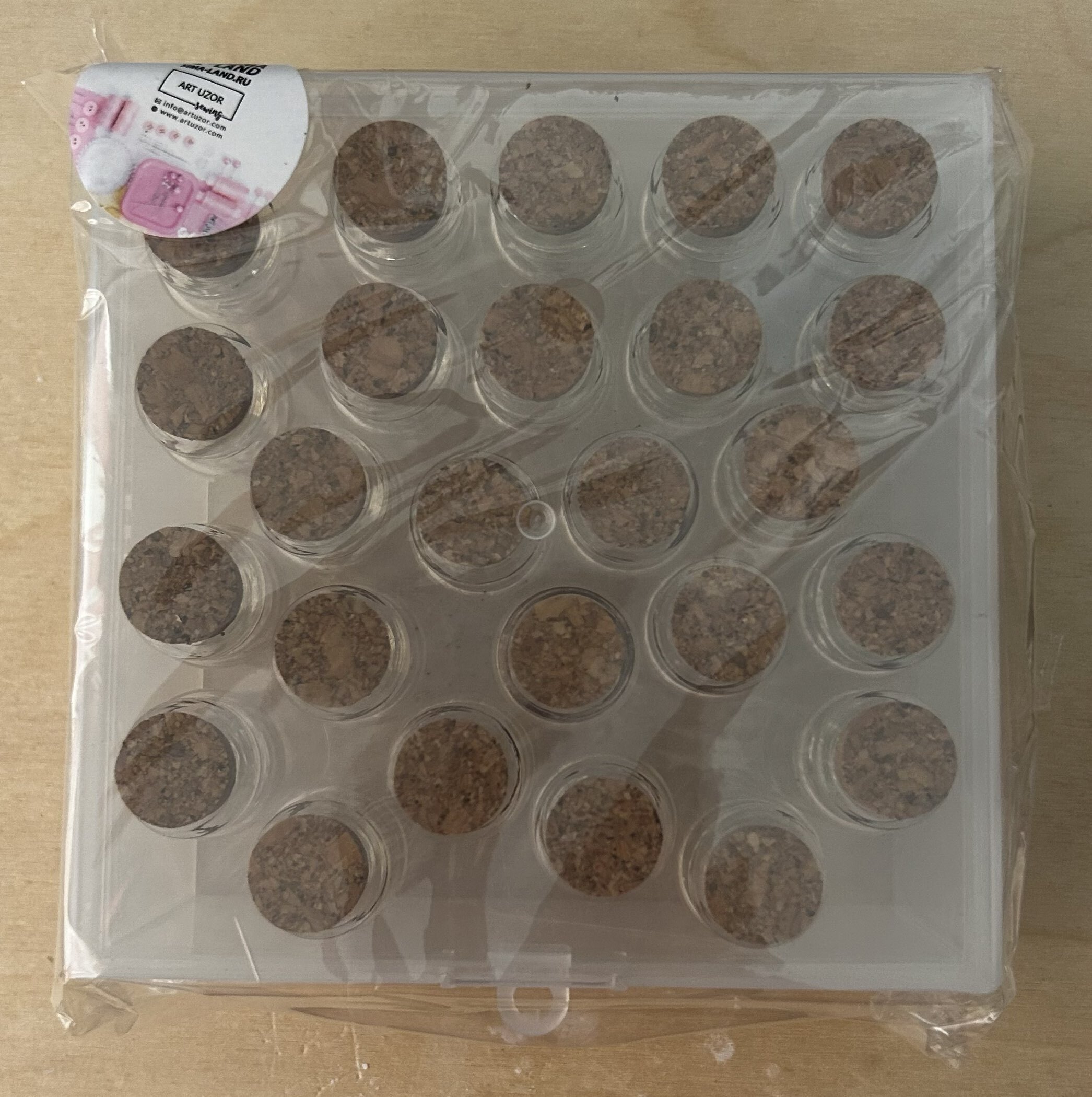 Фотография покупателя товара Набор баночек для хранения бисера, d=2×4 см, 25 шт., в контейнере, 11×11×5 см - Фото 1