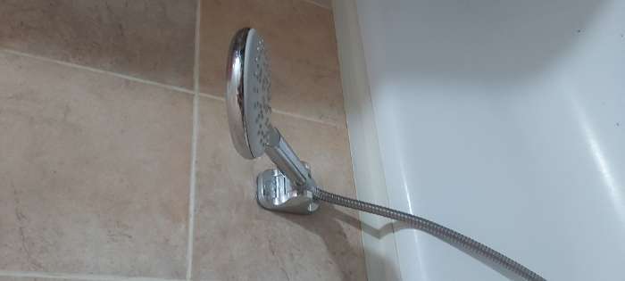 Фотография покупателя товара Держатель для душевой лейки ZEIN Z88, самоклеющейся, пластик, хром - Фото 2