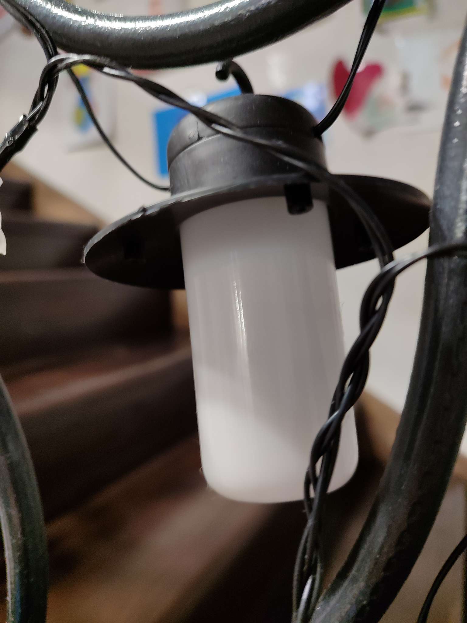 Фотография покупателя товара Гирлянда Uniel «Нить» 1.8 м с насадками «Фонарики», IP44, тёмная нить, 72 LED, эффект пламени , 1 режим, солнечная батарея - Фото 2