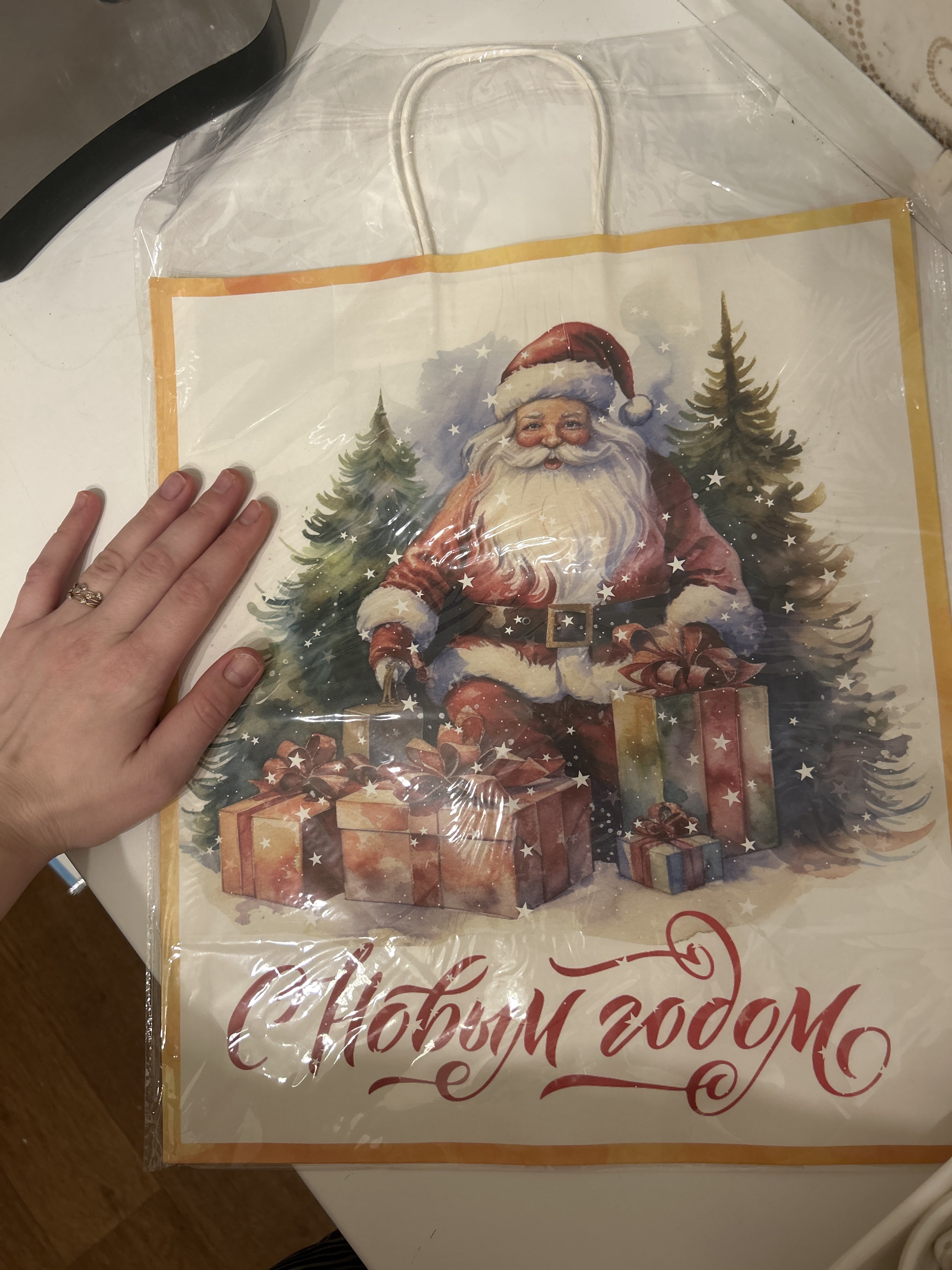 Фотография покупателя товара Пакет бумажный подарочный новогодний крафт «С Новым годом» 32×17.5×37 см - Фото 3