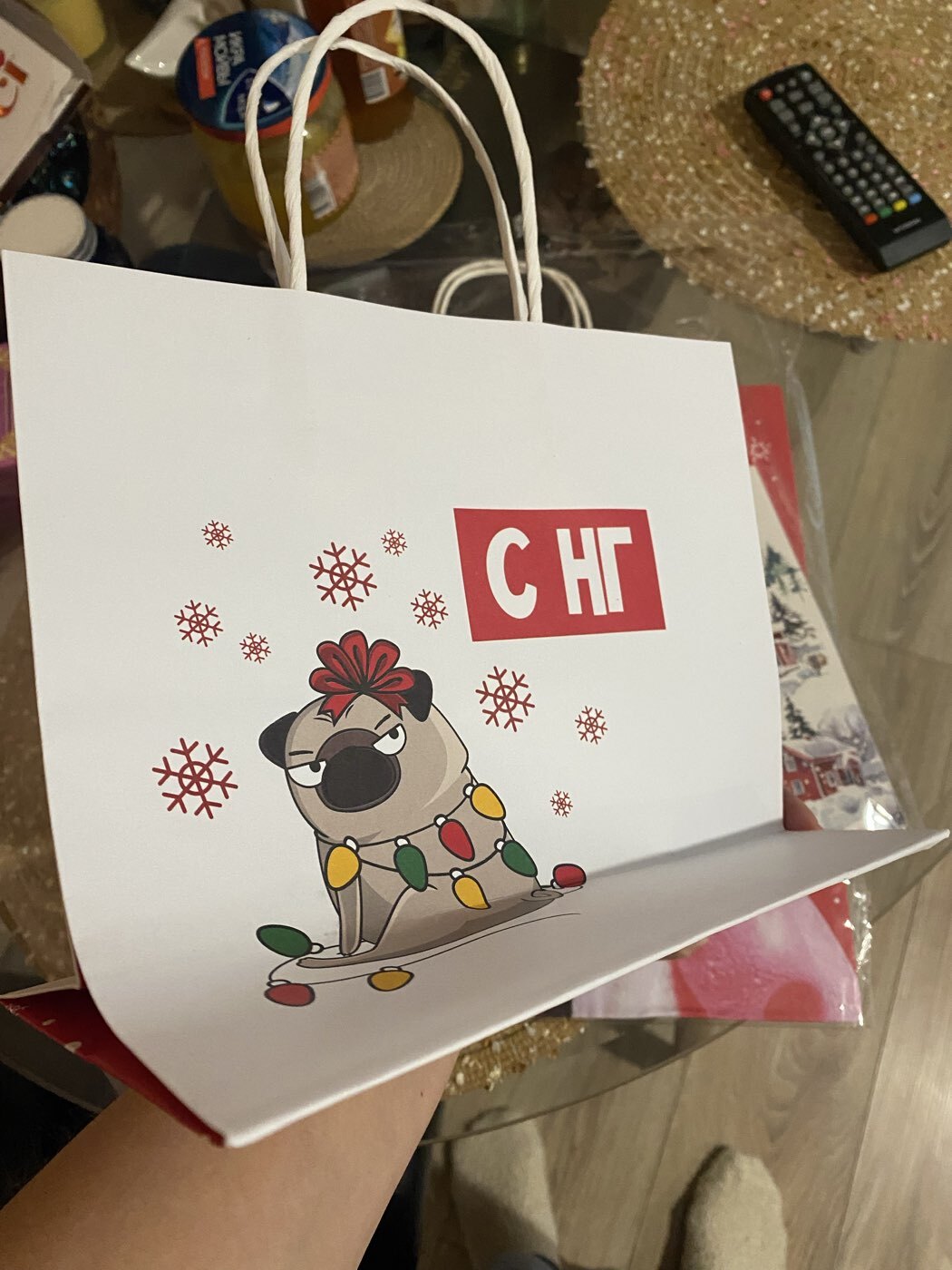 Фотография покупателя товара Пакет подарочный новогодний «Потом передаришь», 22×22×11 см - Фото 2