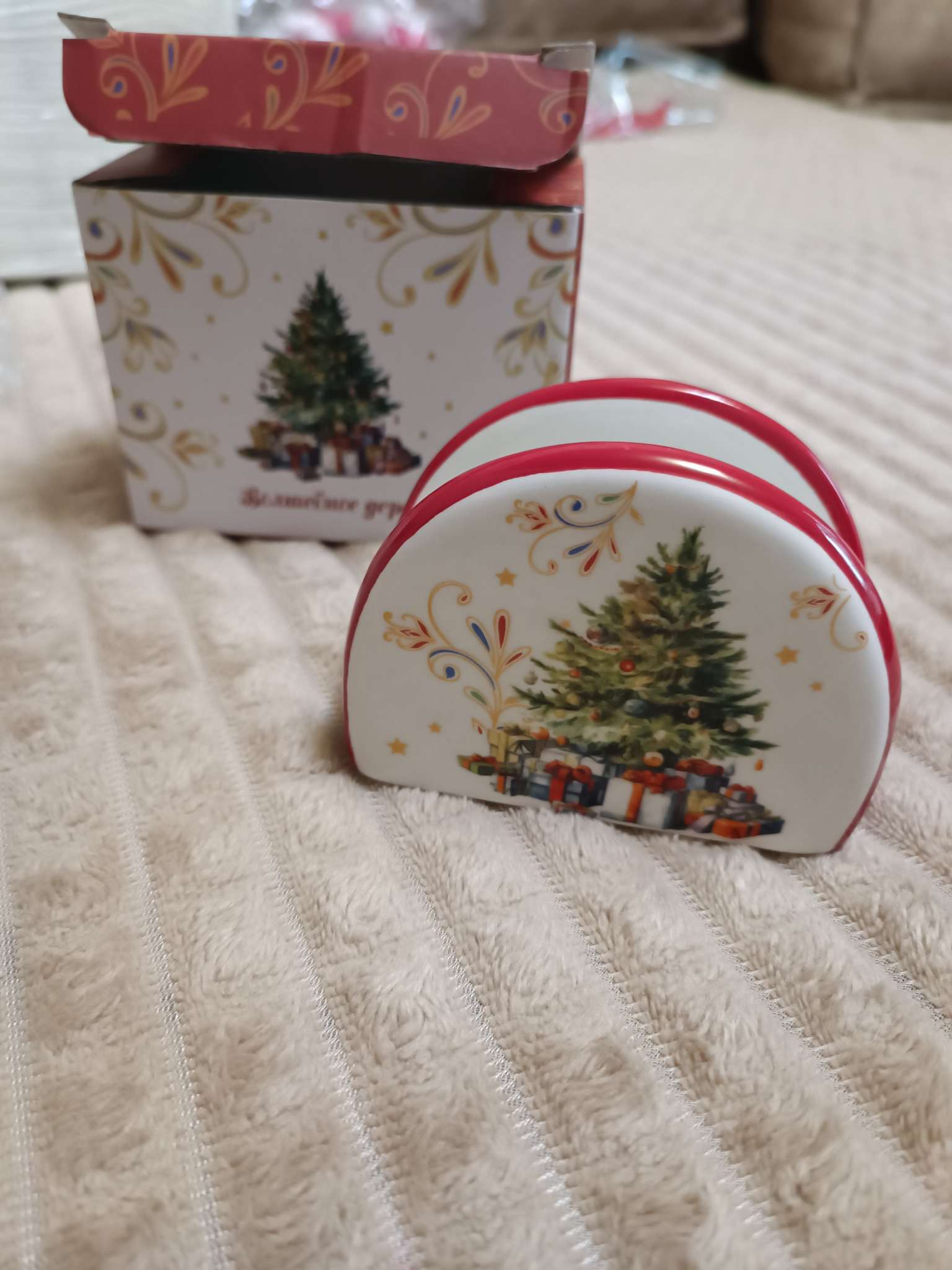 Фотография покупателя товара Салфетница новогодняя Доляна «Волшебное дерево», 9.5×4.5×7 см, доломит, белая, красная - Фото 3