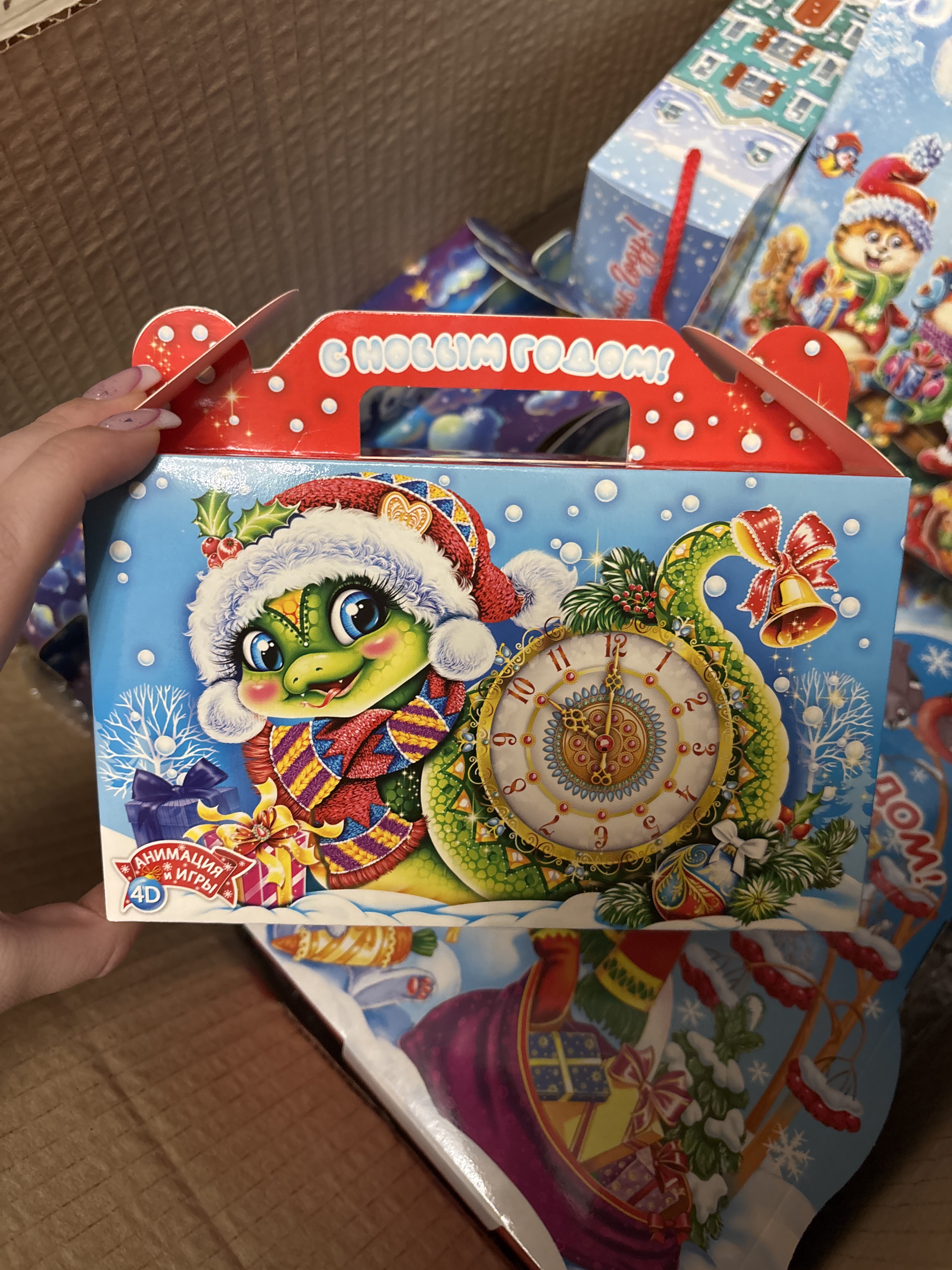 Фотография покупателя товара Подарочная коробка Новогодняя Подарочек малый «Время» с игрой и анимацией, для сладких подарков, 17.5×7×10.5 см - Фото 1