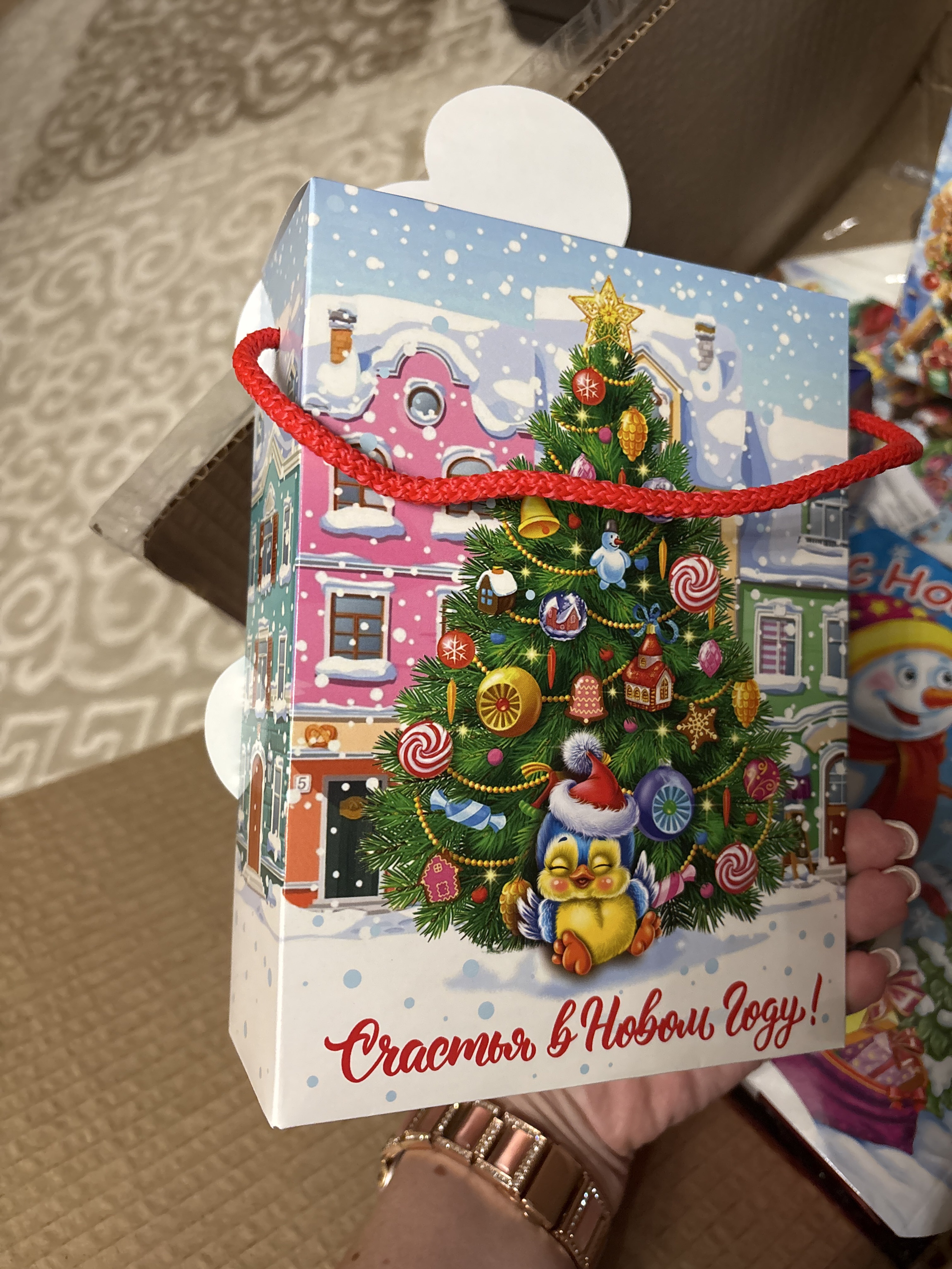 Фотография покупателя товара Подарочная новогодняя коробка «Космический привет», для сладких подарков, 14×5.5×19 см - Фото 2