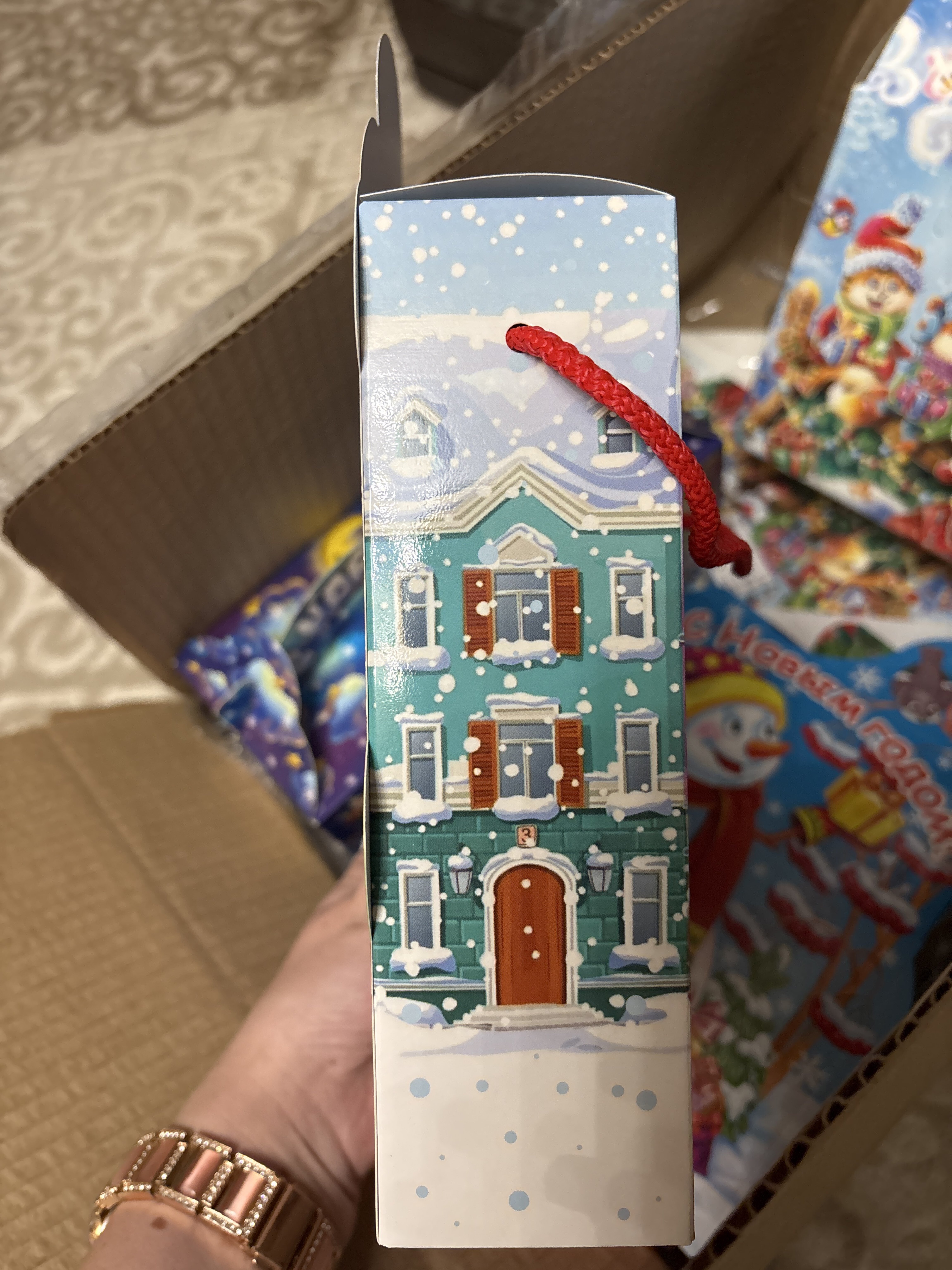 Фотография покупателя товара Подарочная новогодняя коробка «Космический привет», для сладких подарков, 14×5.5×19 см - Фото 3