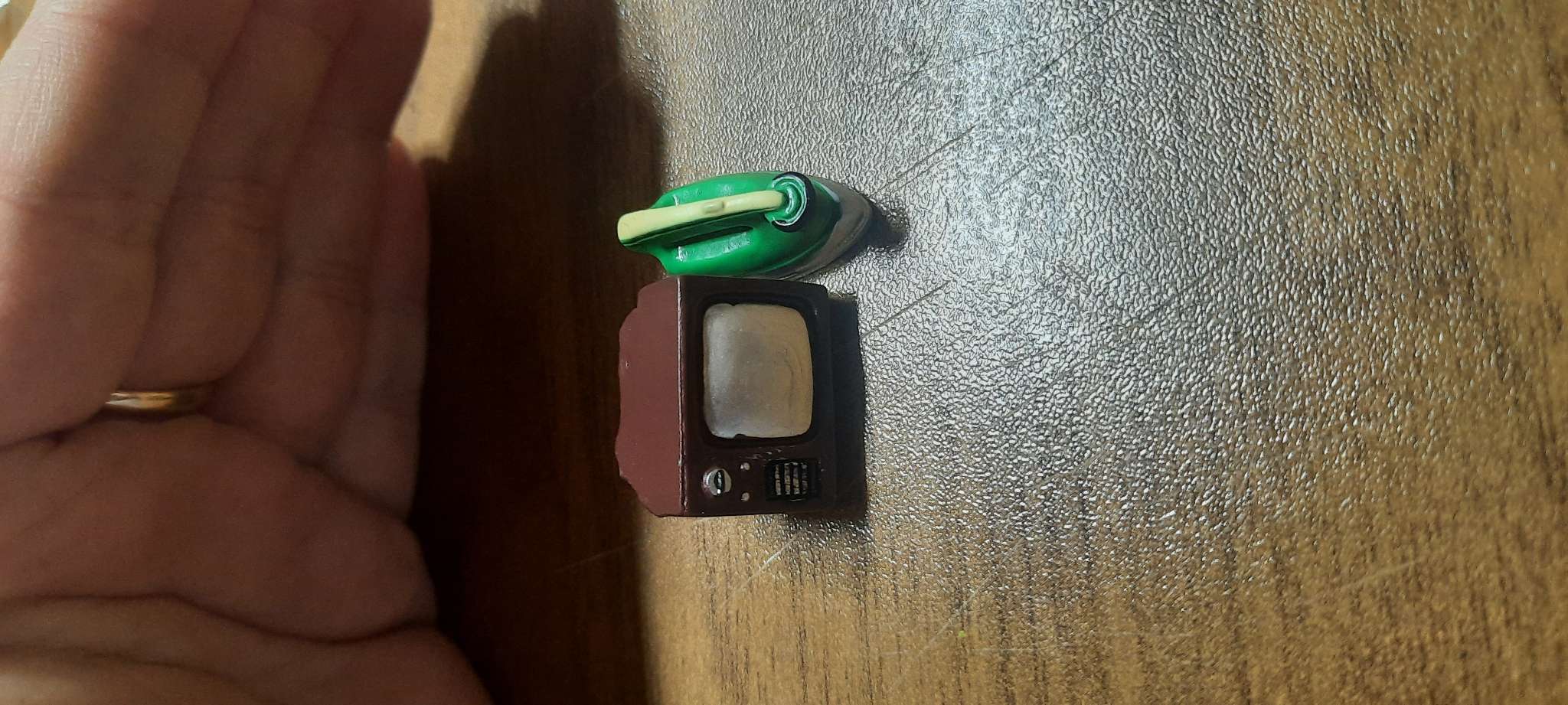 Фотография покупателя товара Миниатюра кукольная «Утюг», набор 3 шт., размер 1 шт. — 1×2×1.2 см - Фото 2