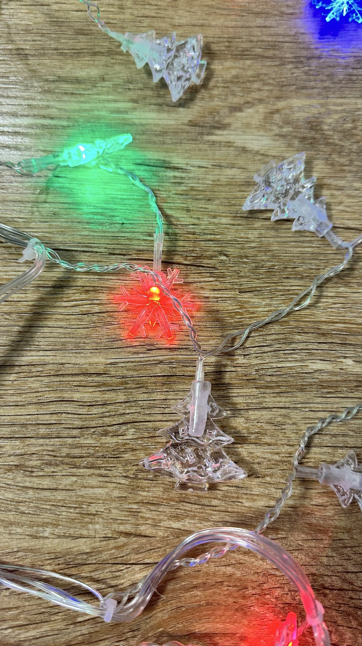 Фотография покупателя товара Гирлянда «Бахрома» 1.8×0.5 м с насадками «Ёлки и снежинки», IP20, прозрачная нить, 48 LED, свечение мульти (RG/RB), мигание, 220 В - Фото 21